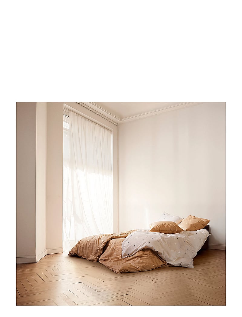 Juna - Daisy Bed linen 150x210 cm sand/white SE - vuodevaatteet - sand/white - 3