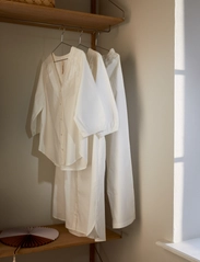 Juna - Soft Adele shirt - pysjoverdeler - white - 3