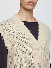 Just Female - Erida knit vest - strikkevester - buttercream - 3