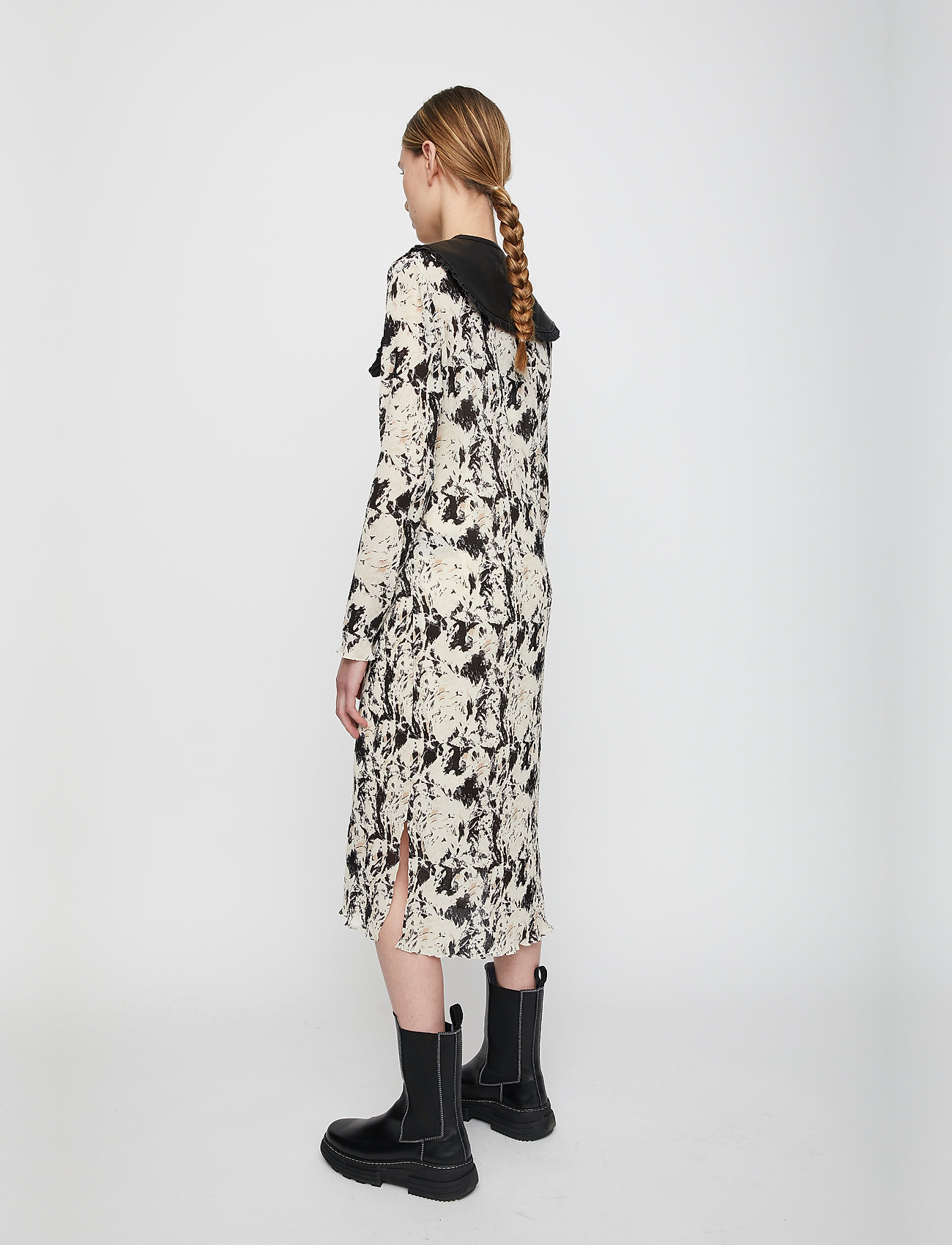 Ikke kompliceret Melbourne ukendt Just Female Misty Dress (Buttercream Fog Art), 559.30 kr | Stort udvalg af  designer mærker | Booztlet.com