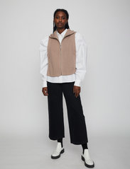 Just Female - Gorm zip vest - kootud vestid - taupe - 4
