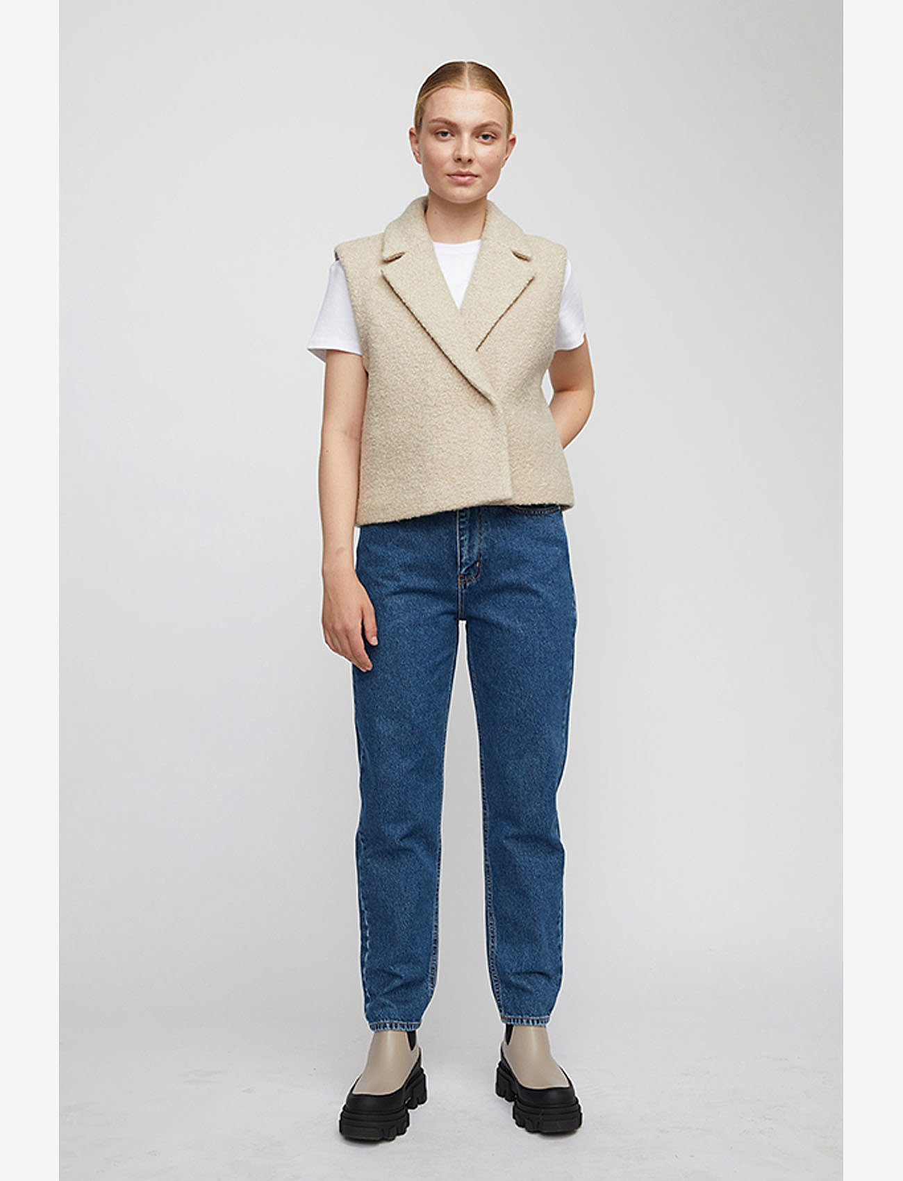 Just Female - Box vest - rainy day - 3
