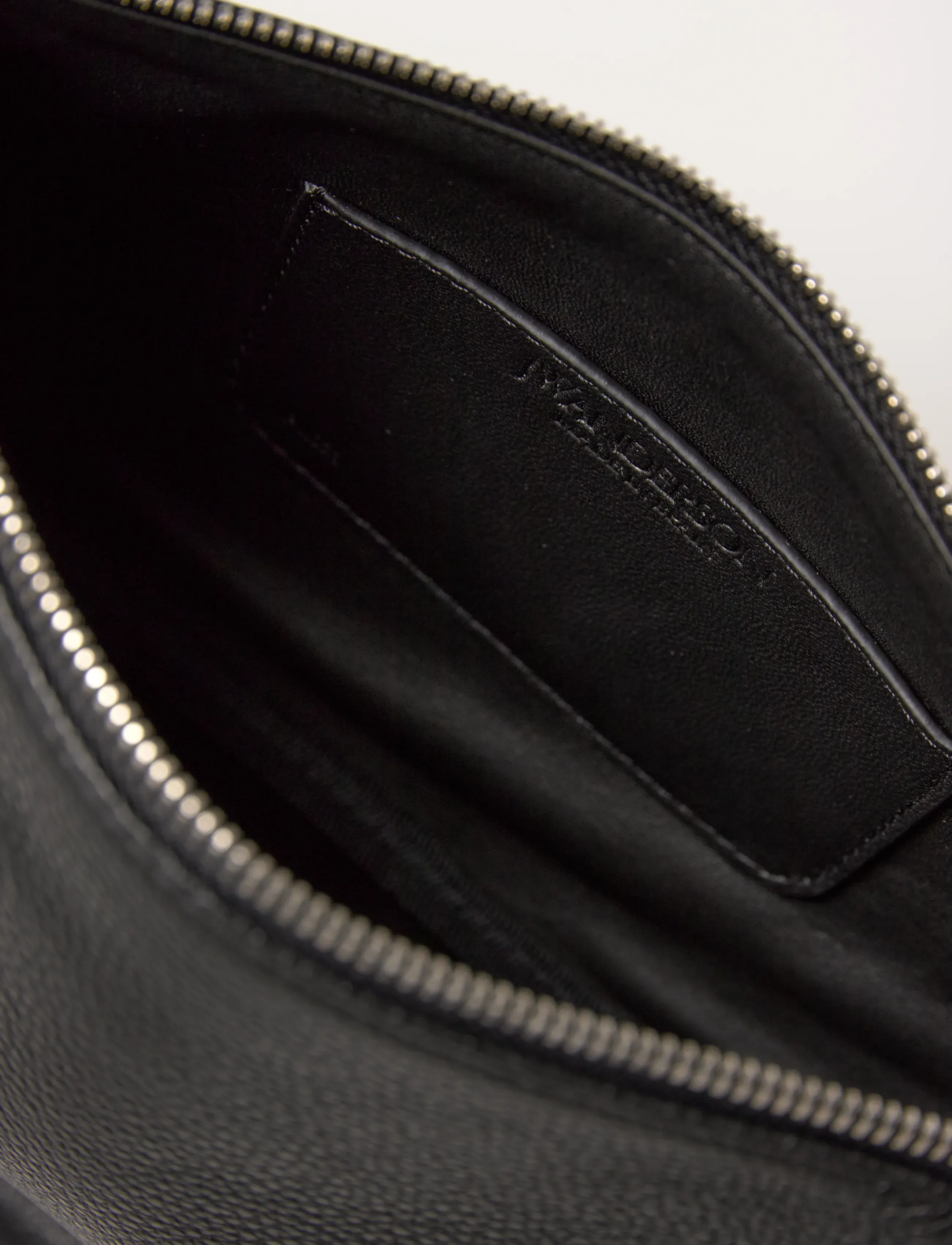 JW Anderson - Bumper-15 Leather Crossbody Bag - umhängetaschen - black - 4