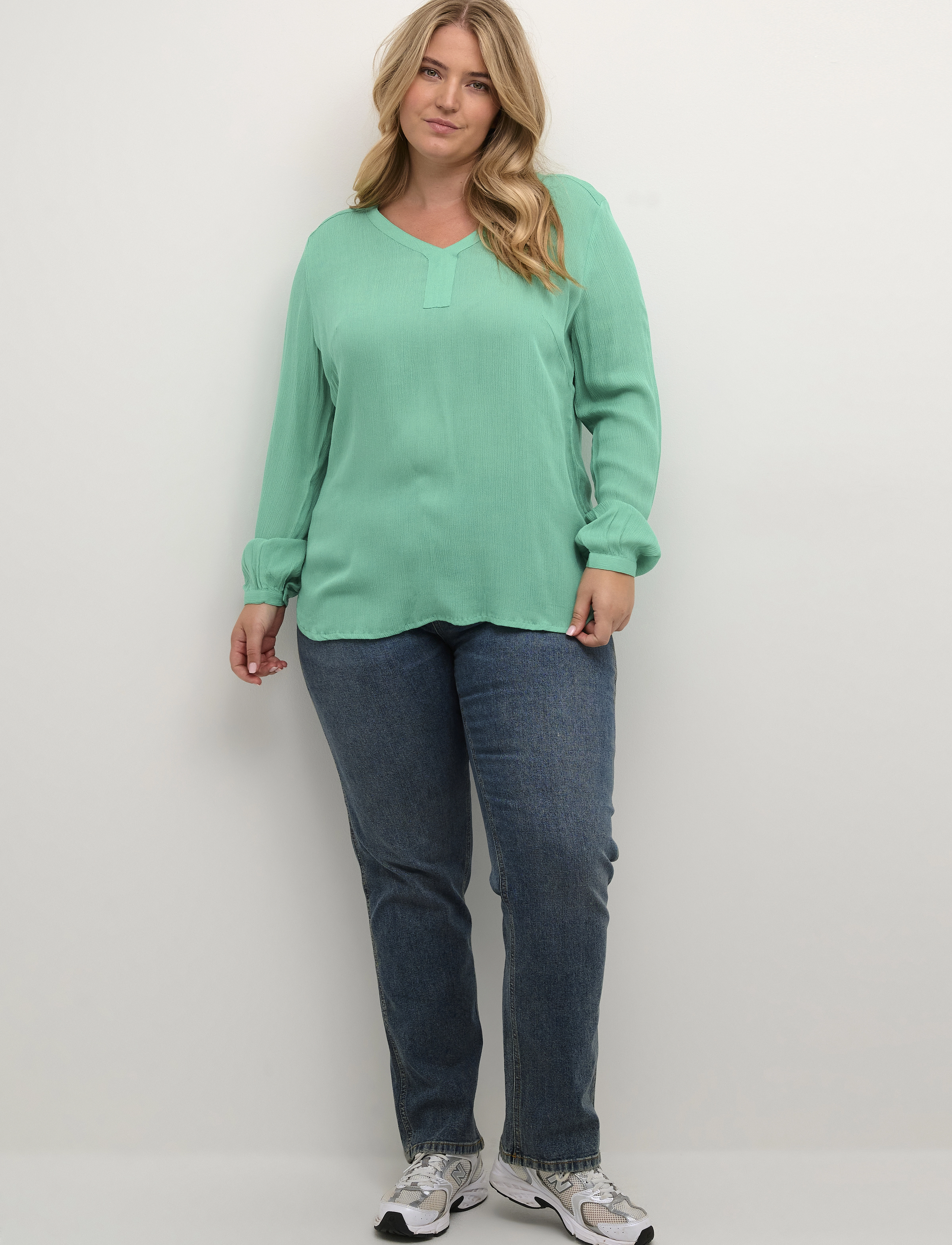 Kaffe Curve - KCami LS Blouse - long-sleeved blouses - gumdrop green - 3