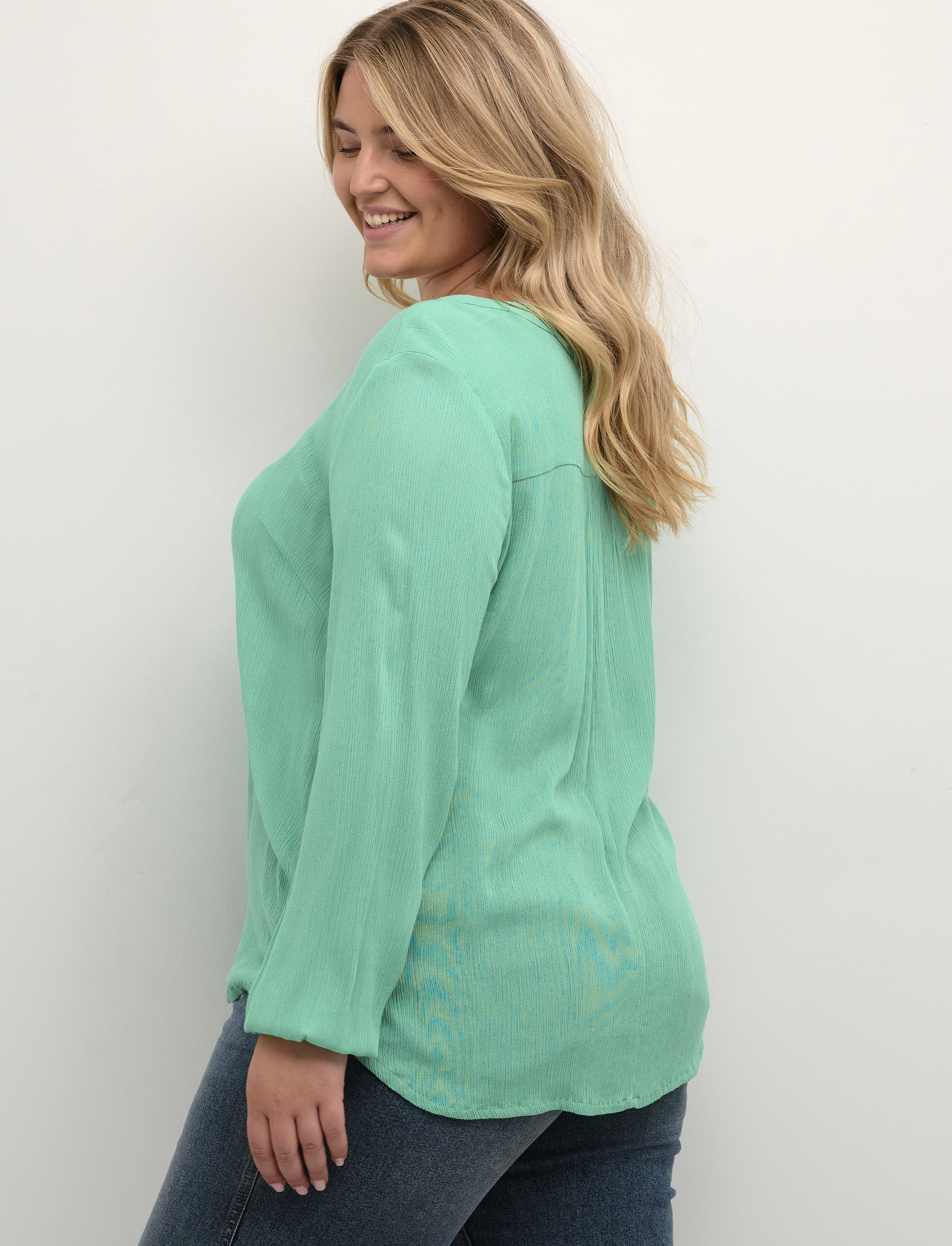 Kaffe Curve - KCami LS Blouse - long-sleeved blouses - gumdrop green - 4