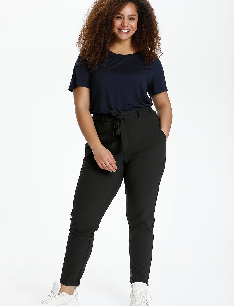Kaffe Curve - KCjia Belt Pants - kitsalõikelised püksid - black deep - 3