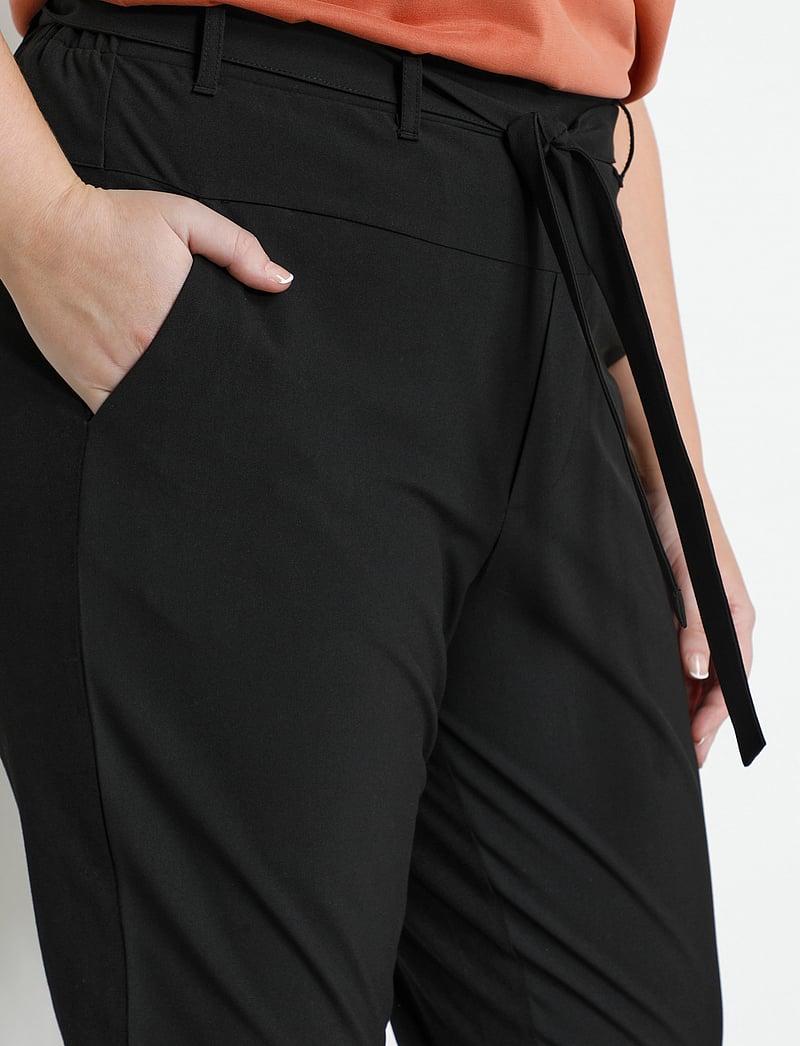 Kaffe Curve - KCjia Belt Pants - kitsalõikelised püksid - black deep - 5