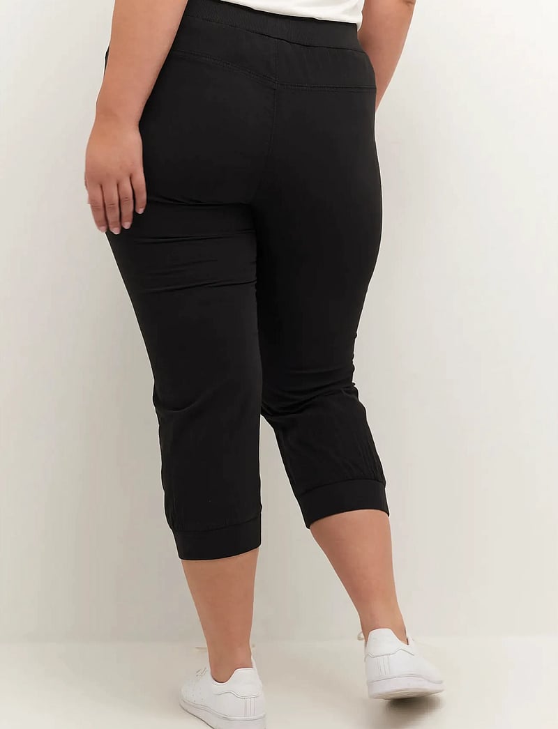 Kaffe Curve - KCnana Capri Pants - capri byxor - black deep - 5