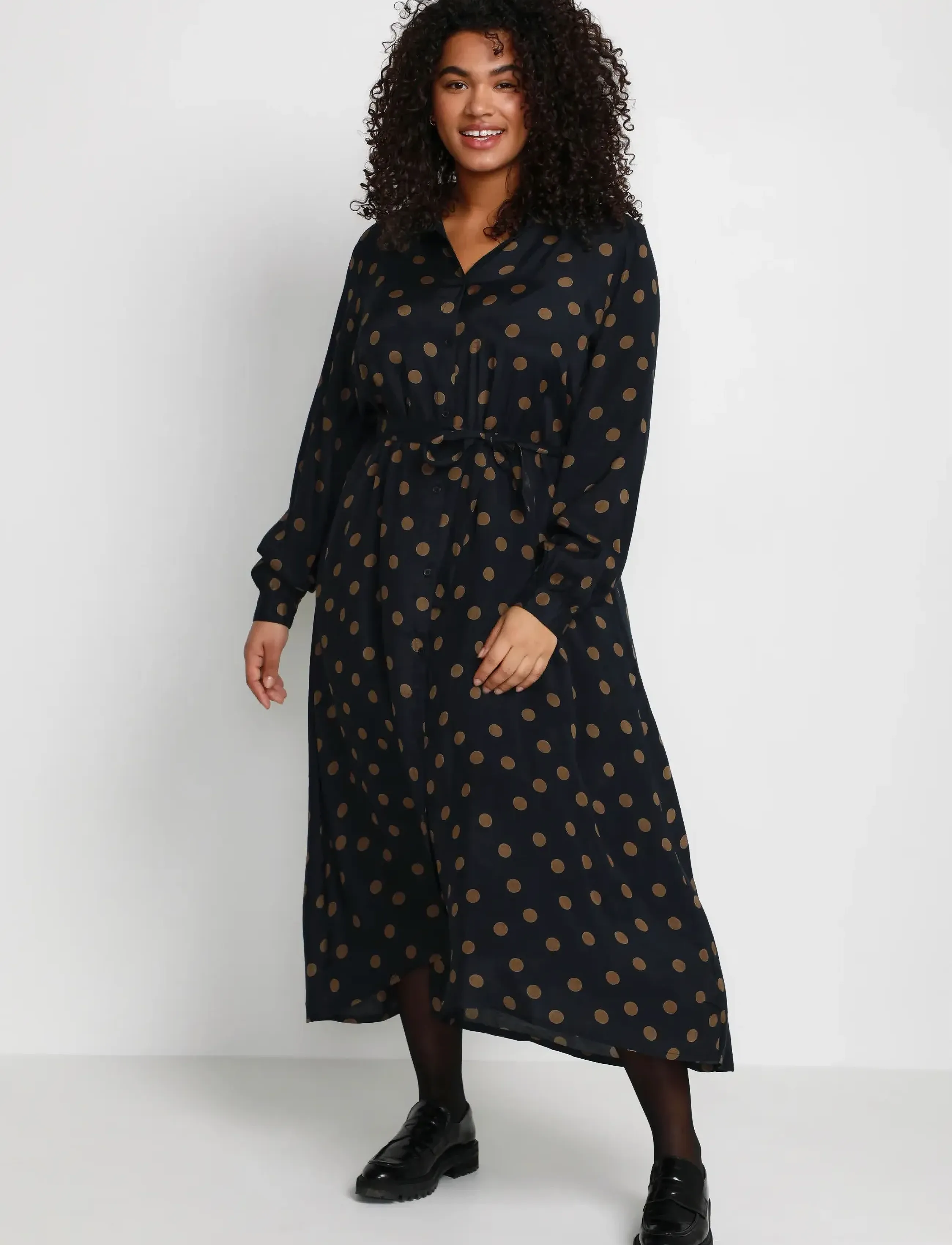 Kaffe Curve - KColivia Dress - skjortekjoler - black with mustang dot - 3