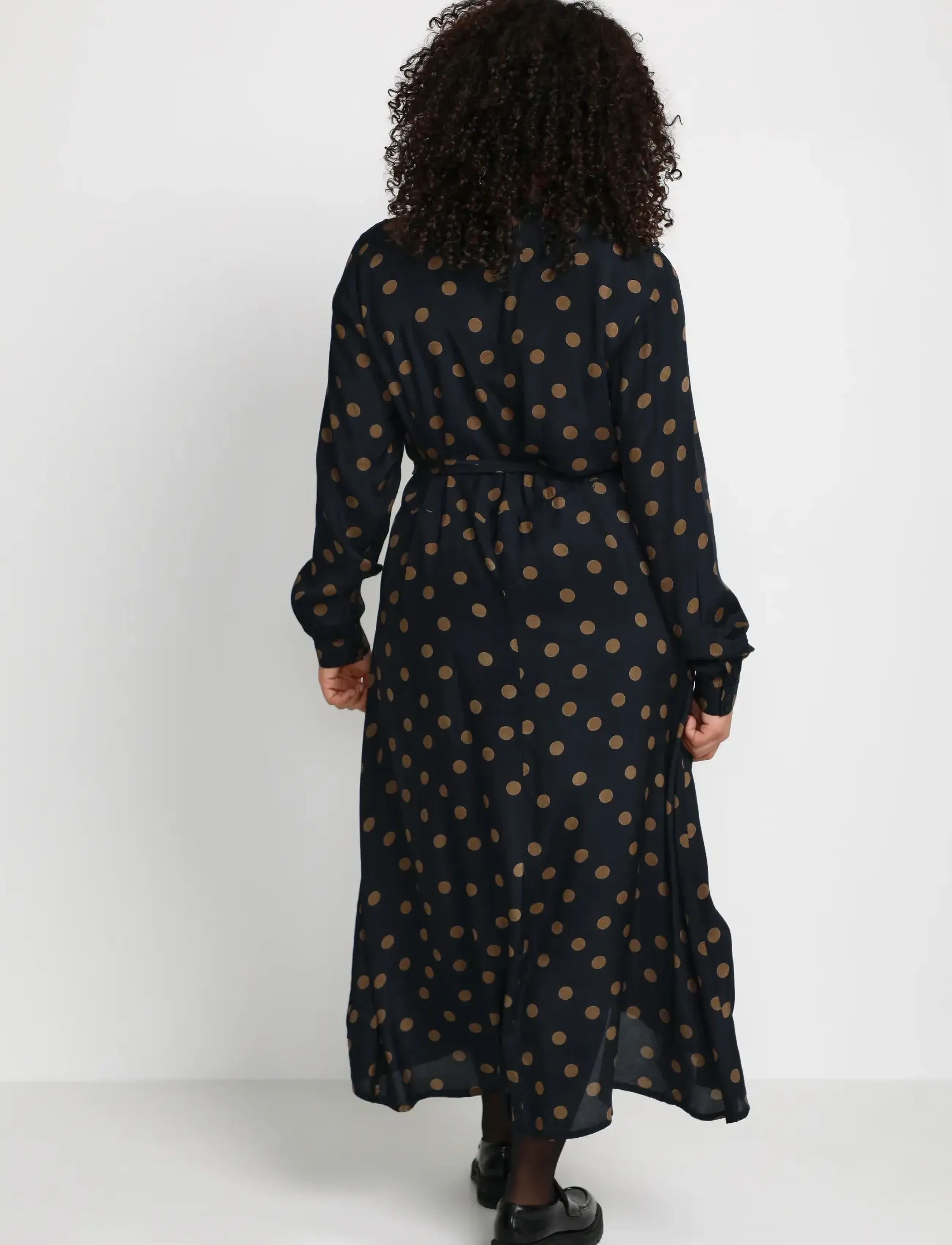 Kaffe Curve - KColivia Dress - skjortekjoler - black with mustang dot - 4
