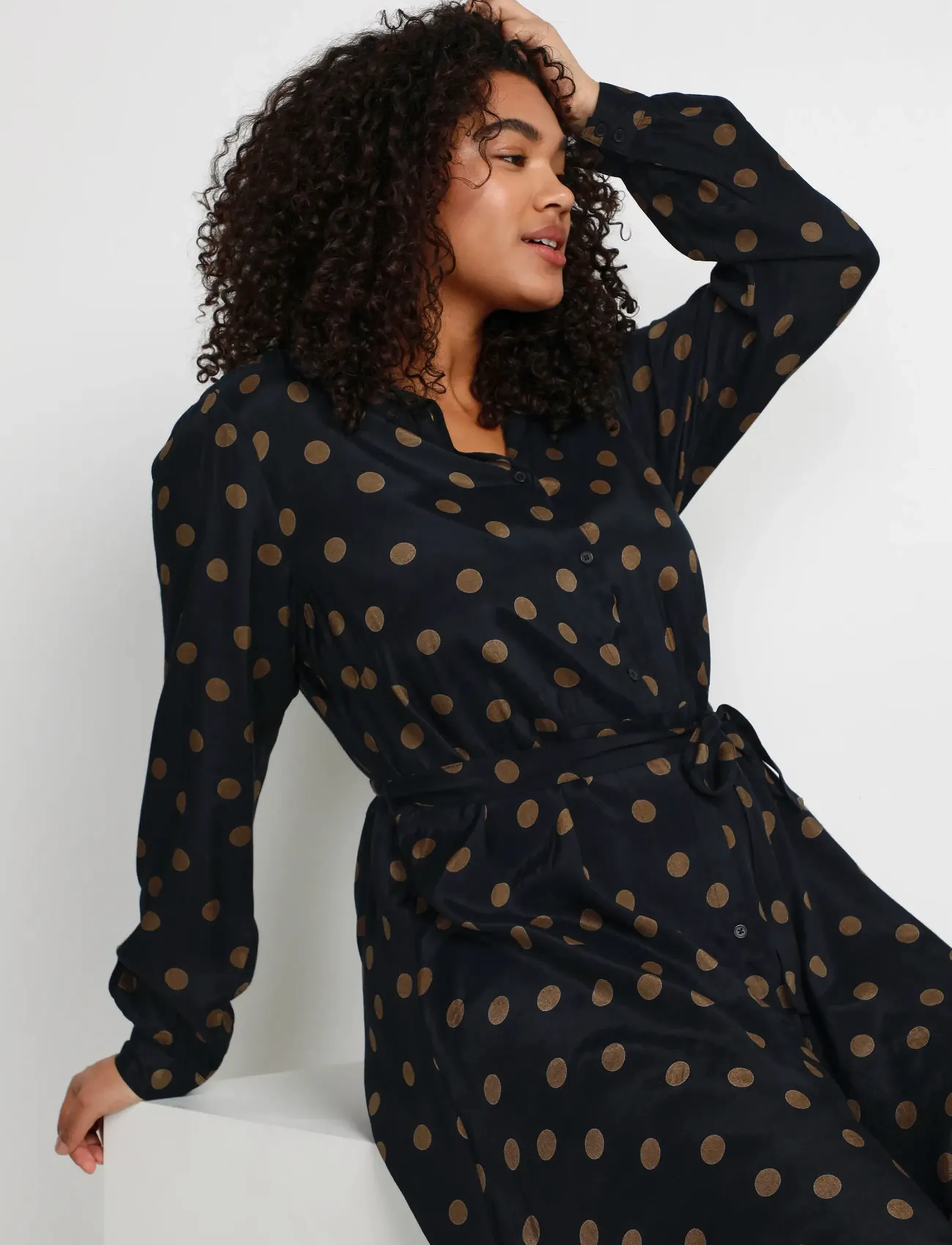 Kaffe Curve - KColivia Dress - skjortekjoler - black with mustang dot - 5
