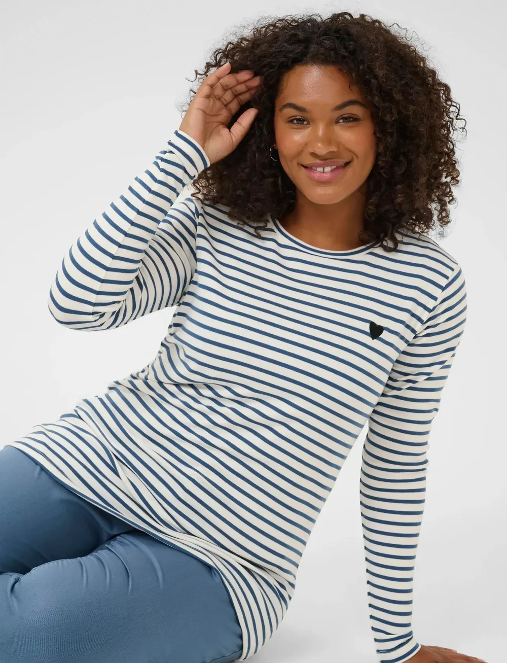 Kaffe Curve - KClia T-Shirt - långärmade toppar - chalk/bering sea-black heart - 5