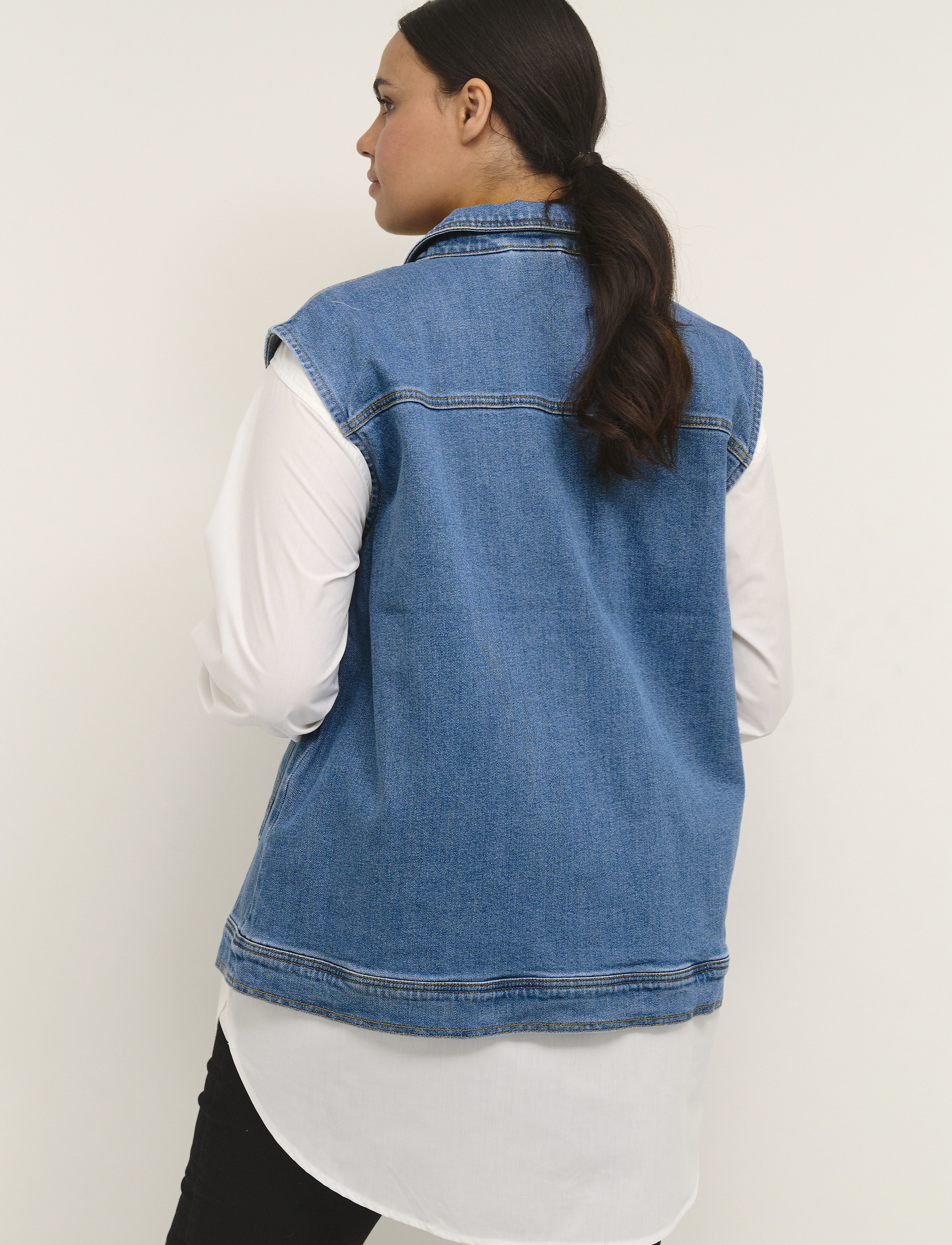 Kaffe Curve - KCnicala Denim Vest - blue washed denim - 4
