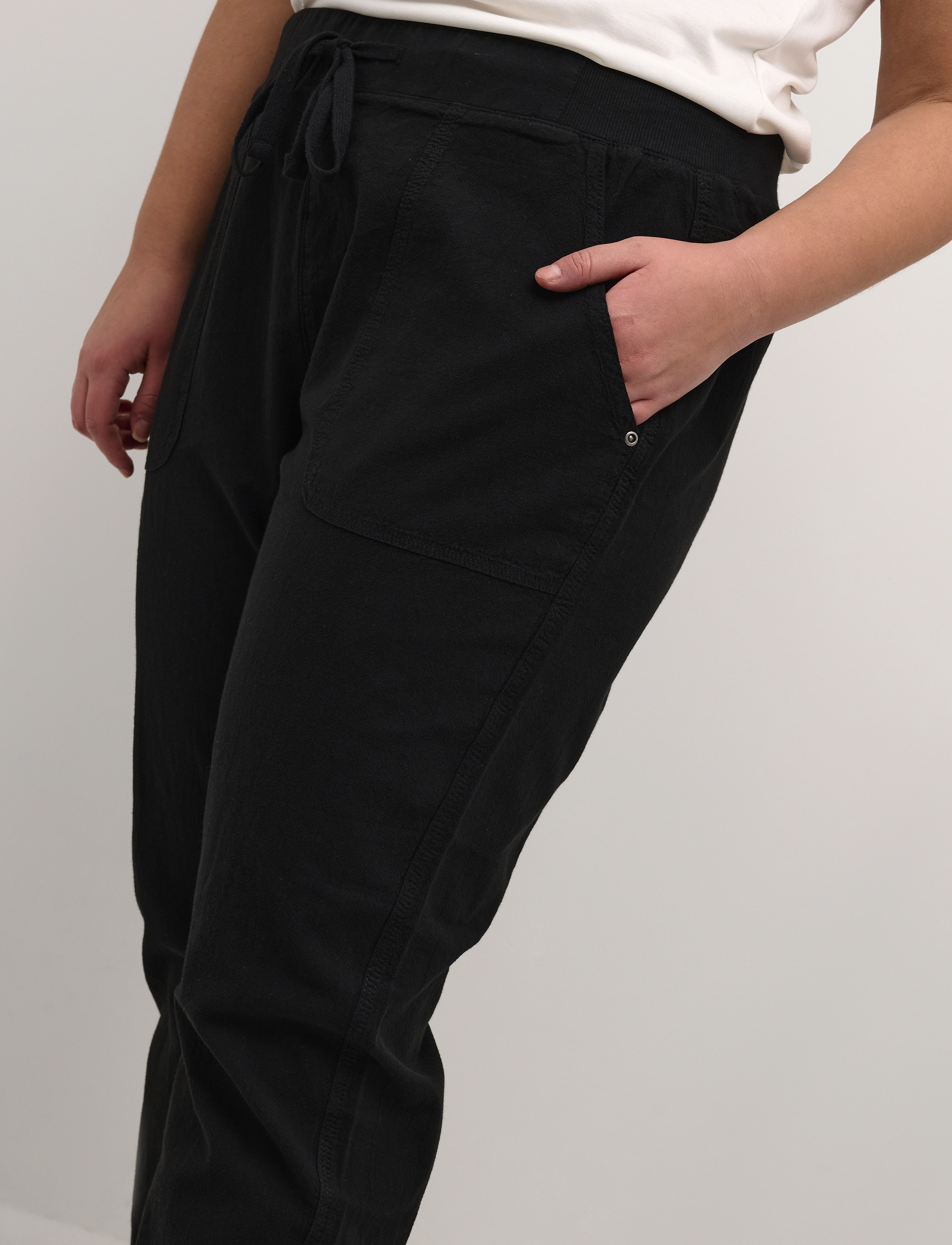 Kaffe Curve - KCnana Pants - sweatpants - black deep - 4