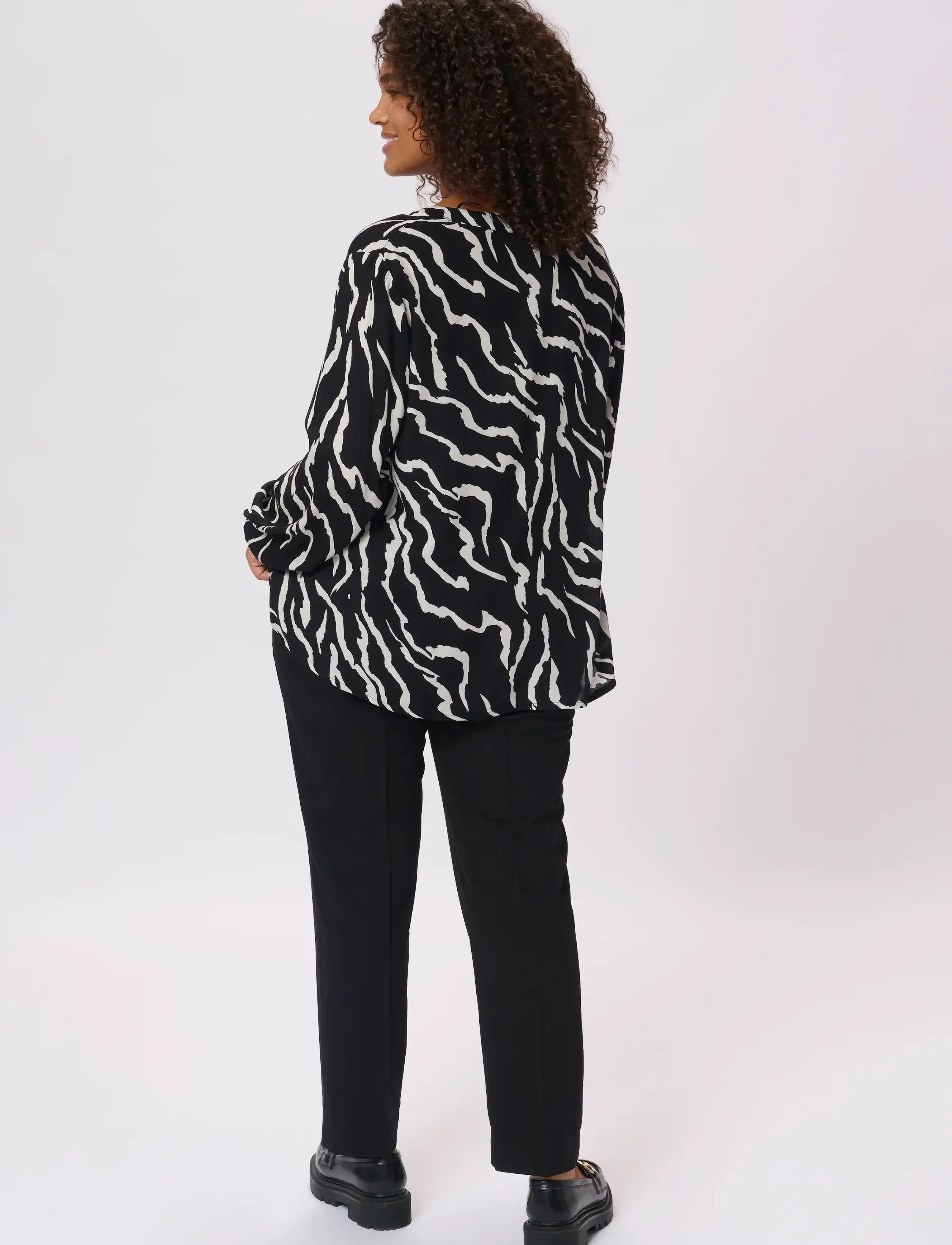 Kaffe Curve - KCmirta Tilly Blouse - pitkähihaiset puserot - black / antique zebra print - 4