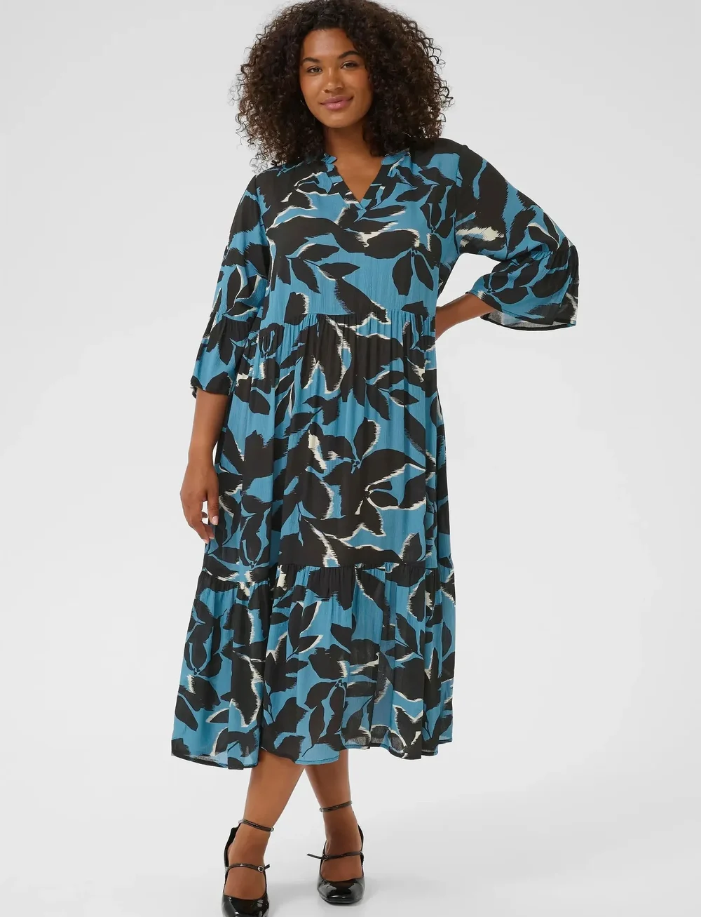 Kaffe Curve - KCkerry Ami Dress - sommerkleider - windward blue/black flower - 0