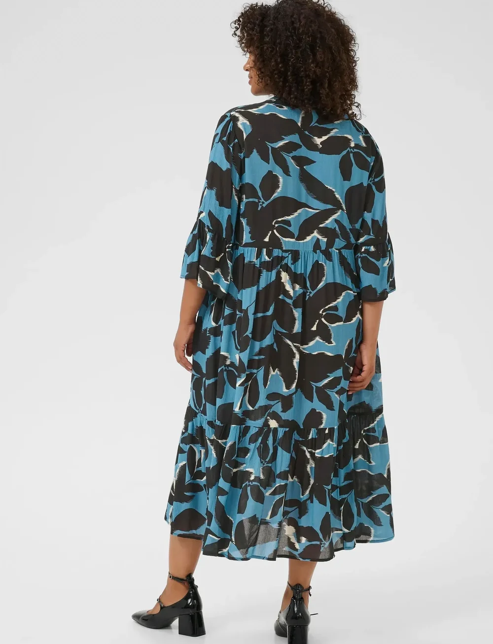 Kaffe Curve - KCkerry Ami Dress - sommerkleider - windward blue/black flower - 3