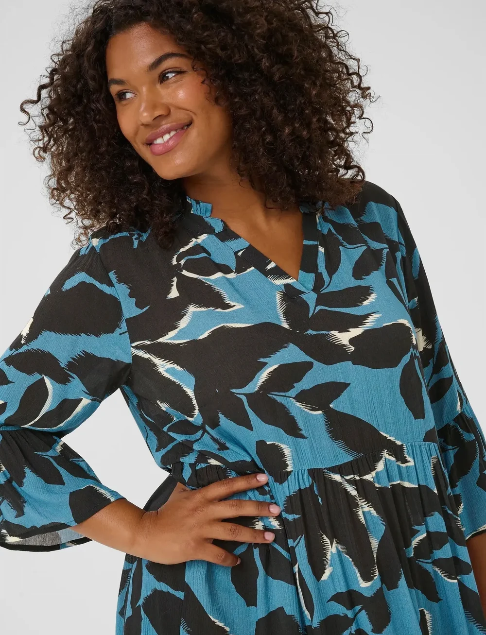 Kaffe Curve - KCkerry Ami Dress - sommerkleider - windward blue/black flower - 4