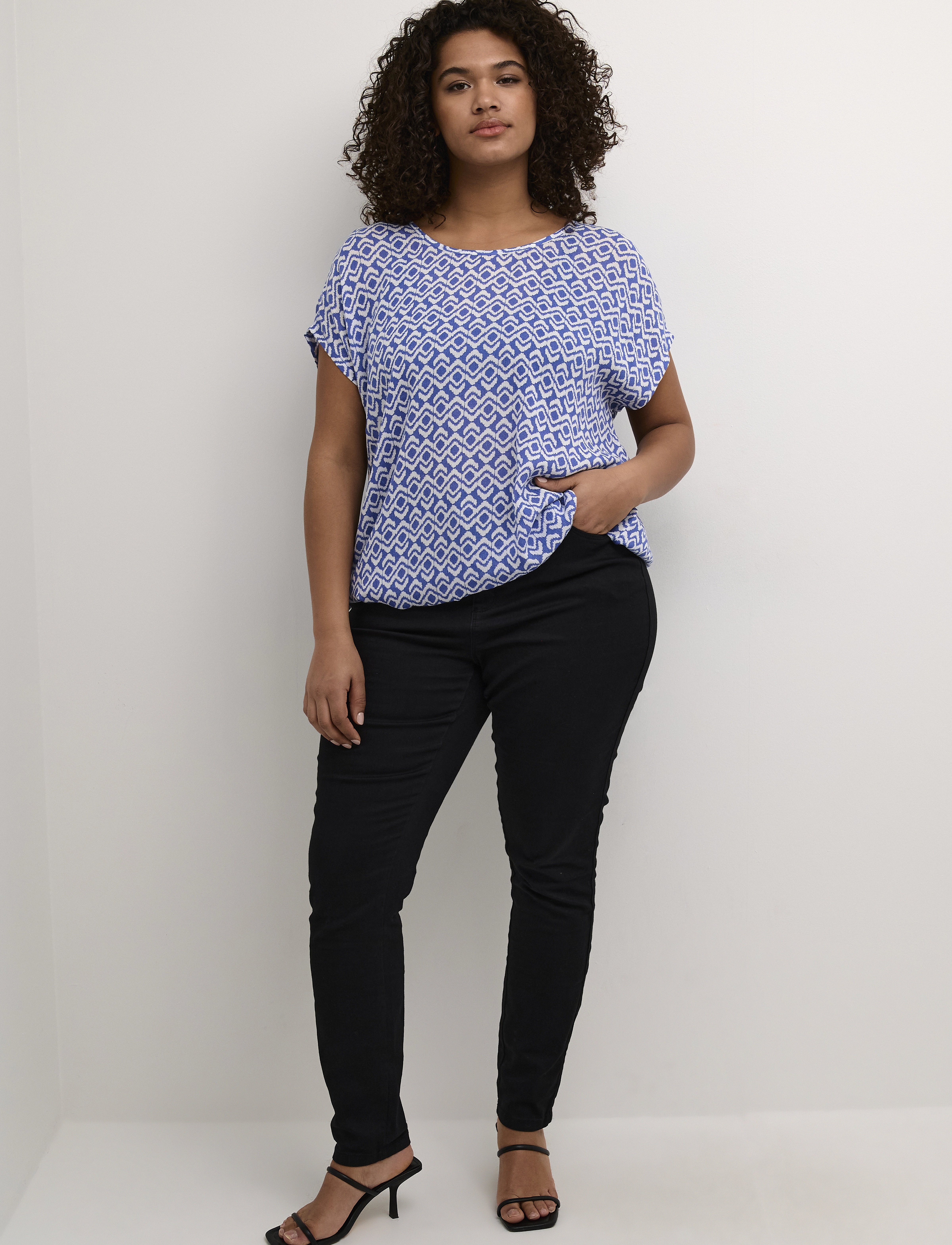 Kaffe Curve - KCami Stanley Printed - blūzes ar īsām piedurknēm - blue/white graphic - 3