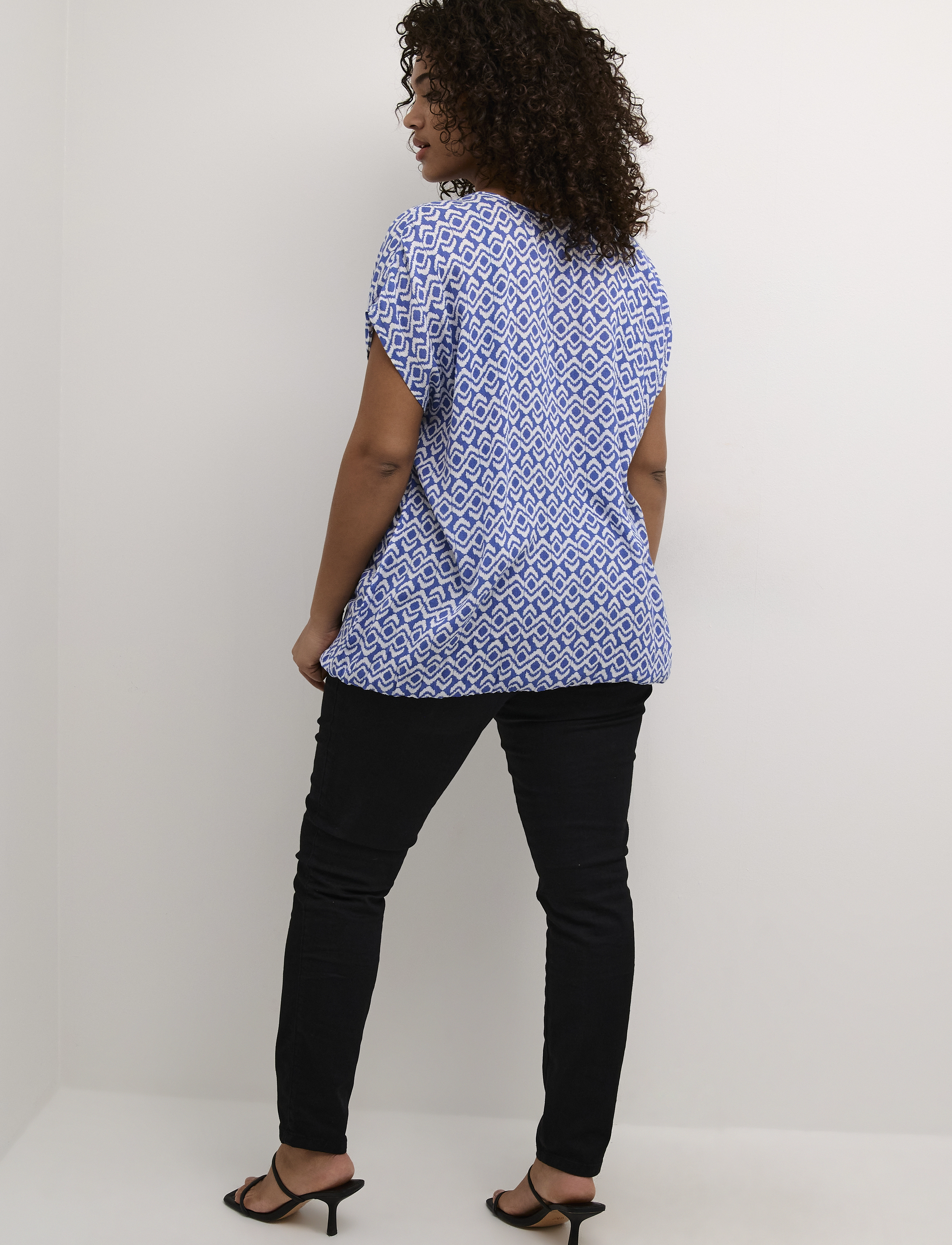 Kaffe Curve - KCami Stanley Printed - blūzes ar īsām piedurknēm - blue/white graphic - 4