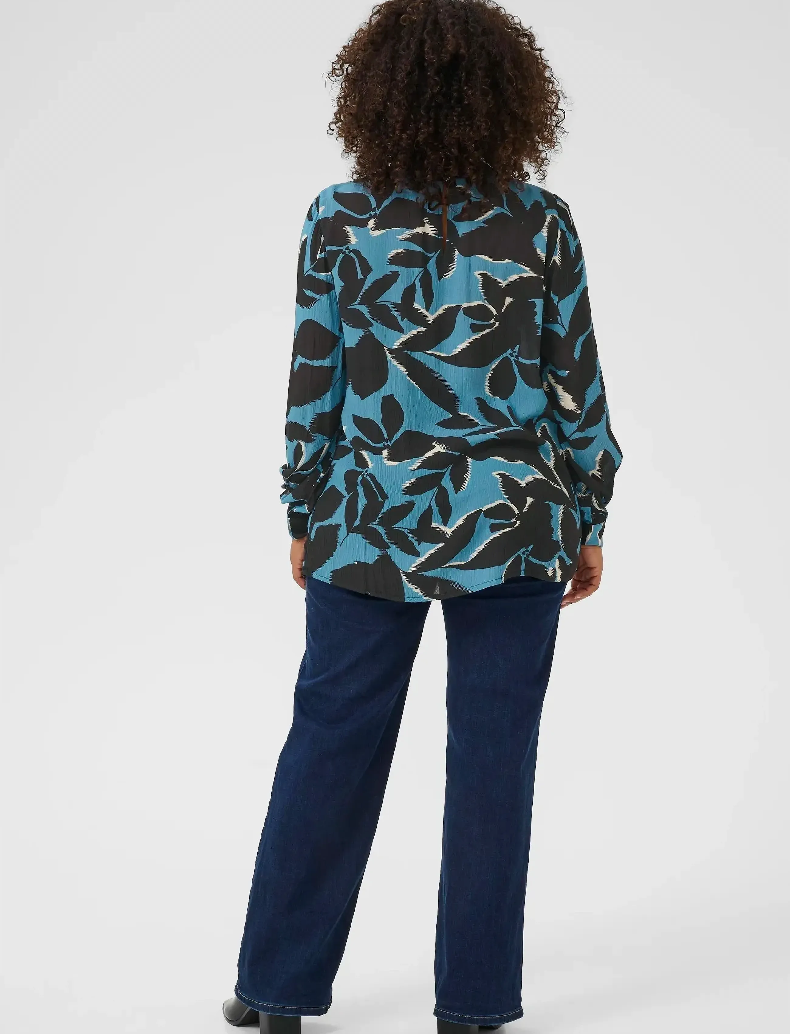 Kaffe Curve - KCami LS Blouse Printed - langærmede bluser - windward blue/black flower - 4