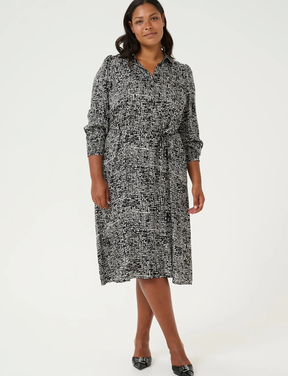 Kaffe Curve - KCshana Shirt Dress Printed - midi dresses - black/turtledove graphic dot - 0