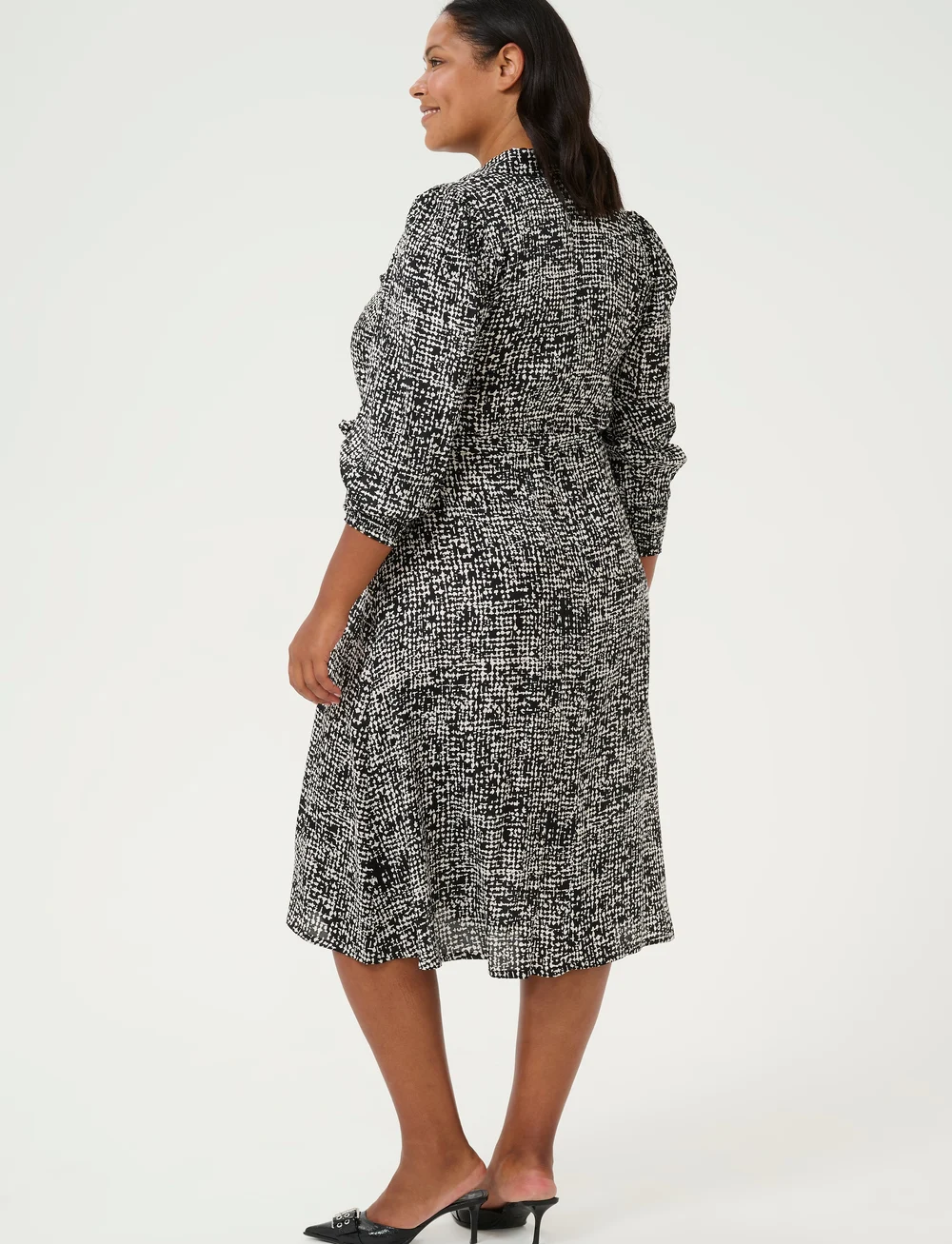 Kaffe Curve - KCshana Shirt Dress Printed - midi dresses - black/turtledove graphic dot - 3