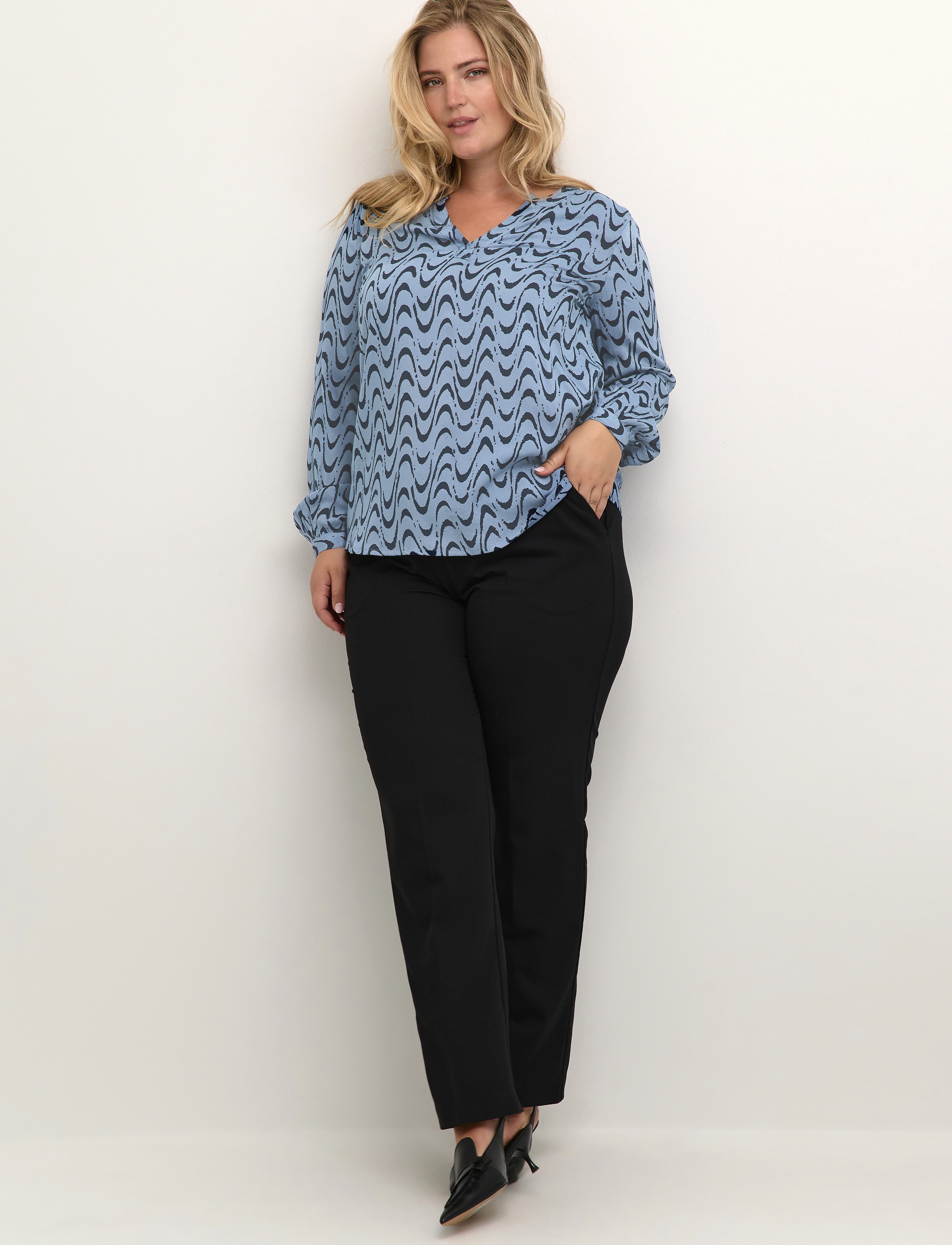 Kaffe Curve - KCnora Blouse - faded denim graphic print - 3