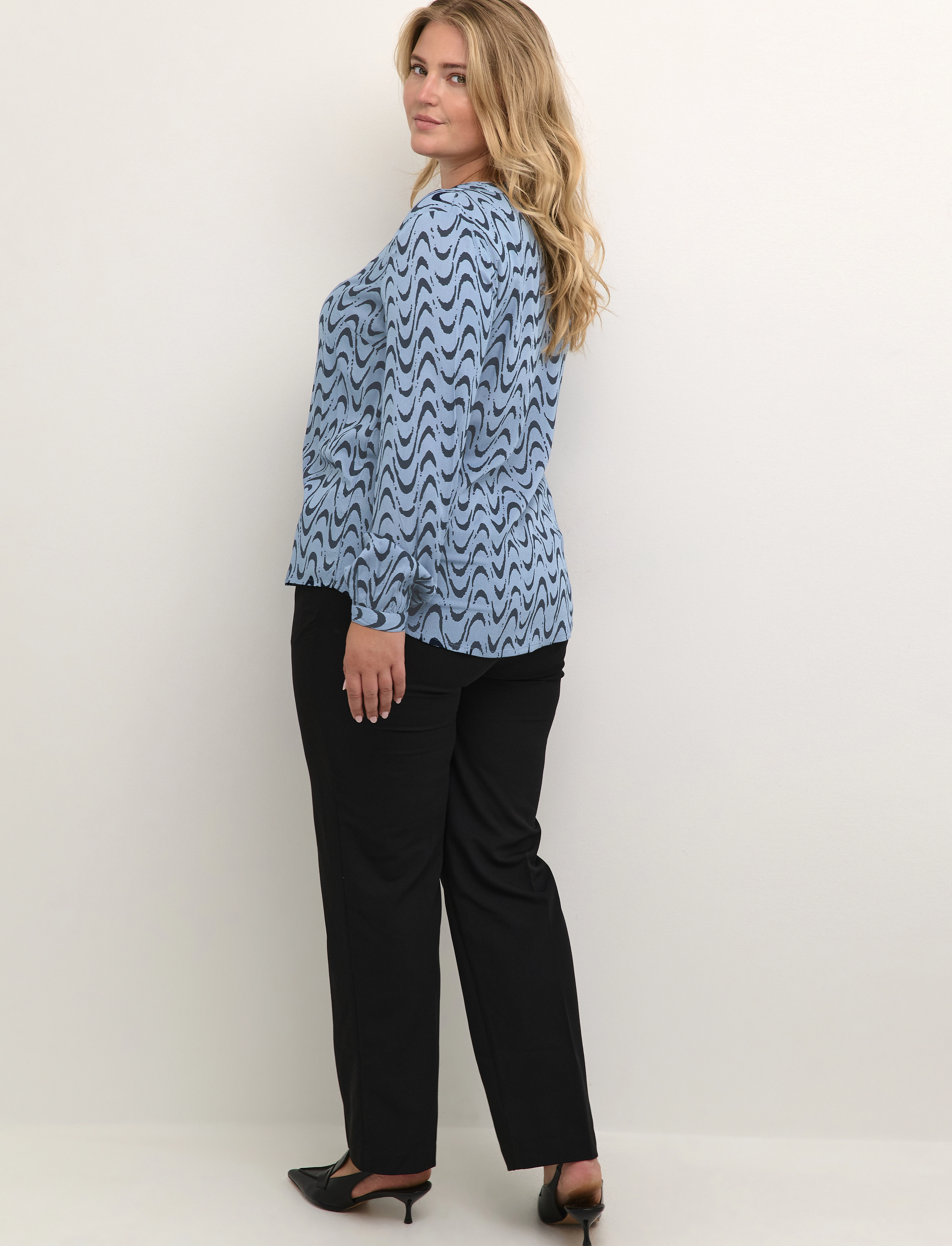 Kaffe Curve - KCnora Blouse - faded denim graphic print - 4