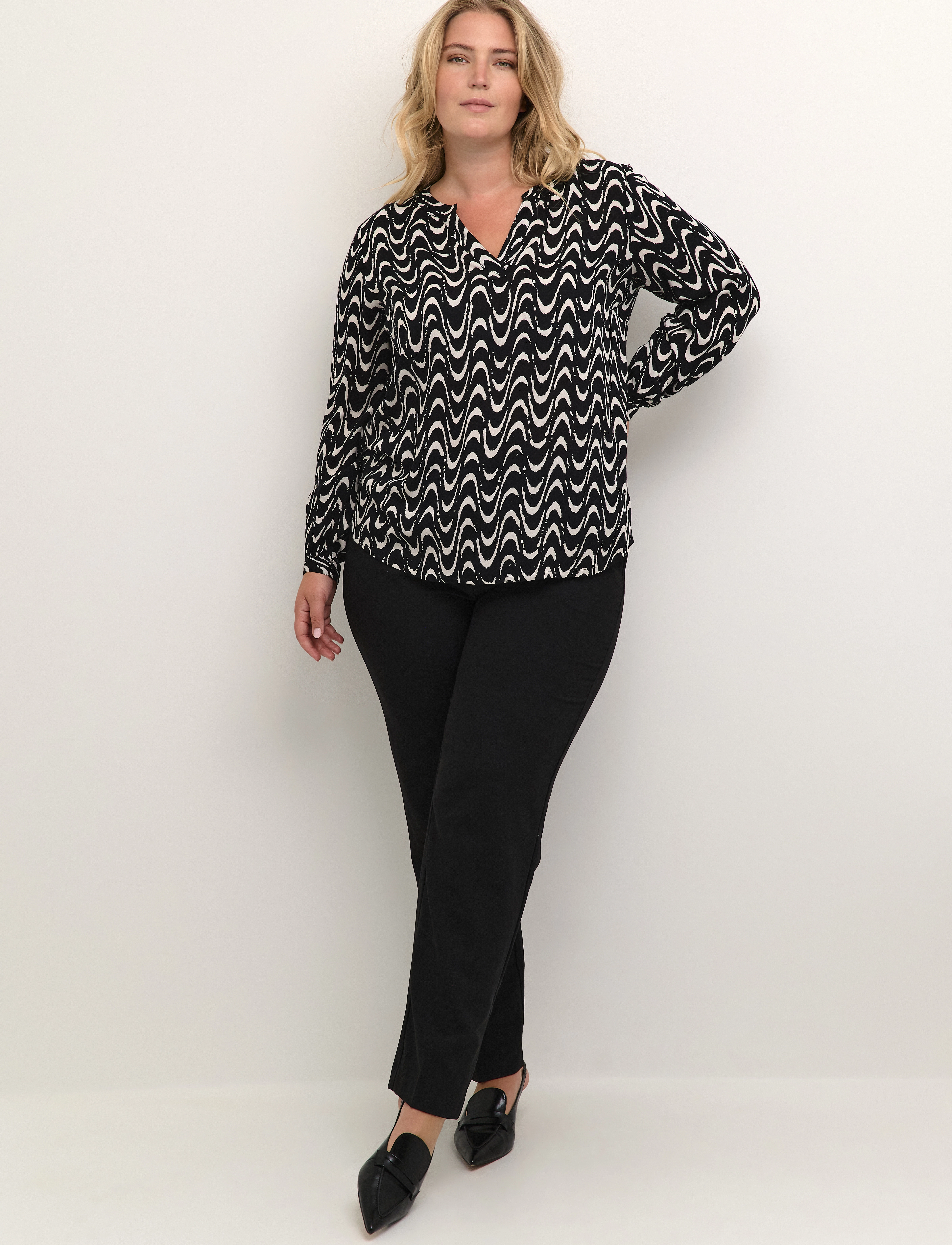 Kaffe Curve - KCnora Blouse - black/chalk graphic print - 3