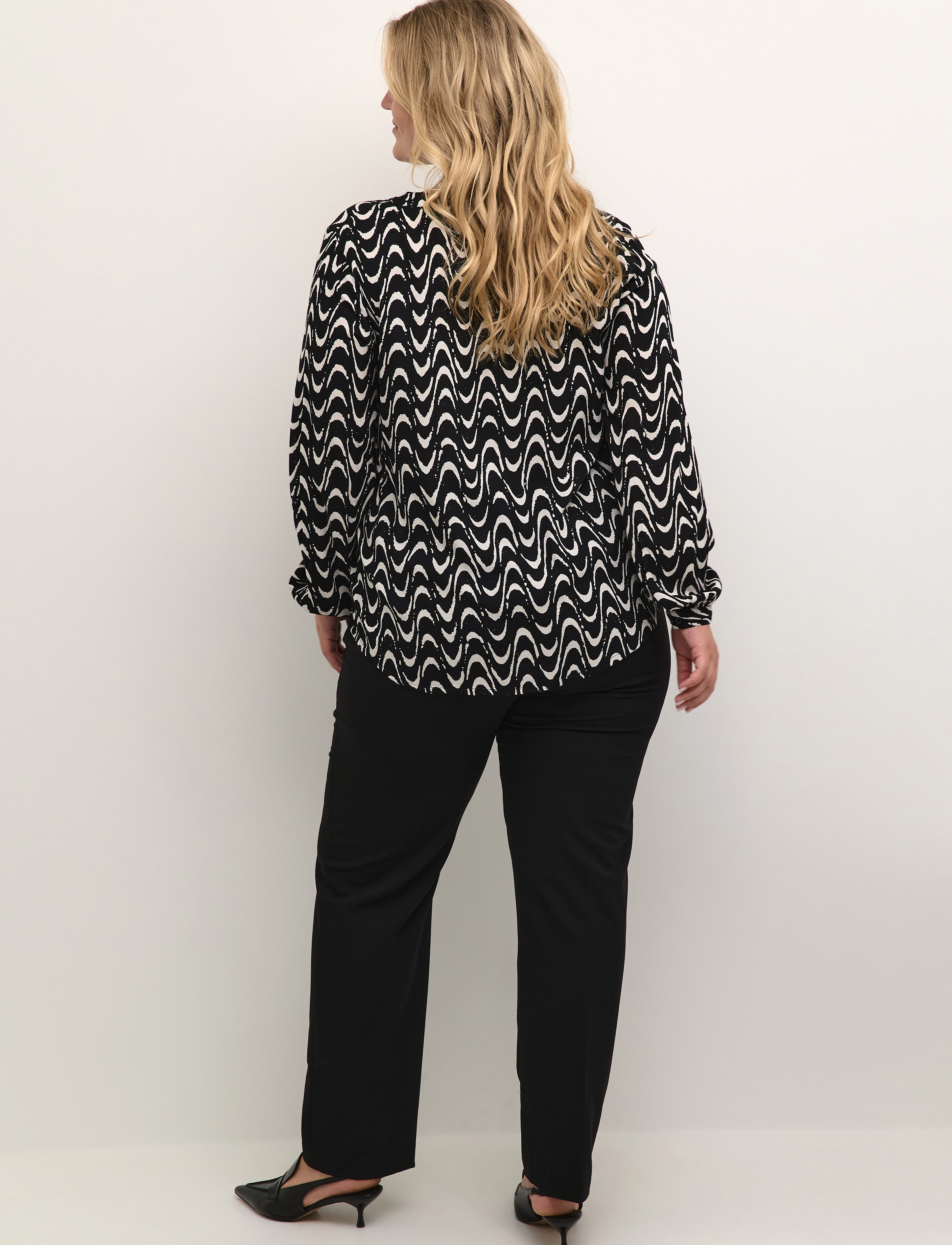 Kaffe Curve - KCnora Blouse - black/chalk graphic print - 4