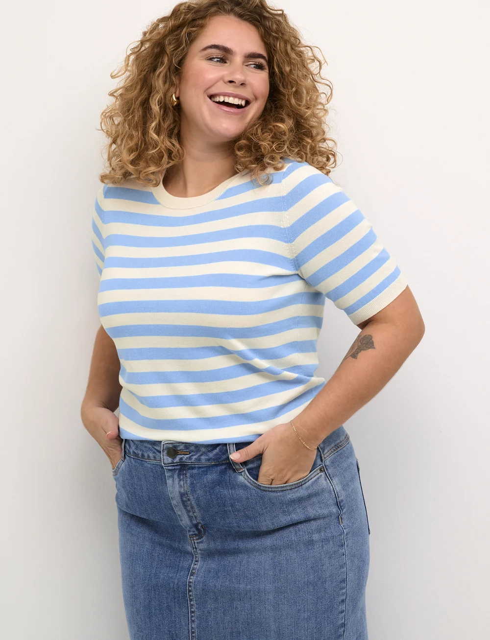 Kaffe Curve - KCmalia Wide Stripe Knit - stickade tröjor - vista blue/turtledove stripe - 0