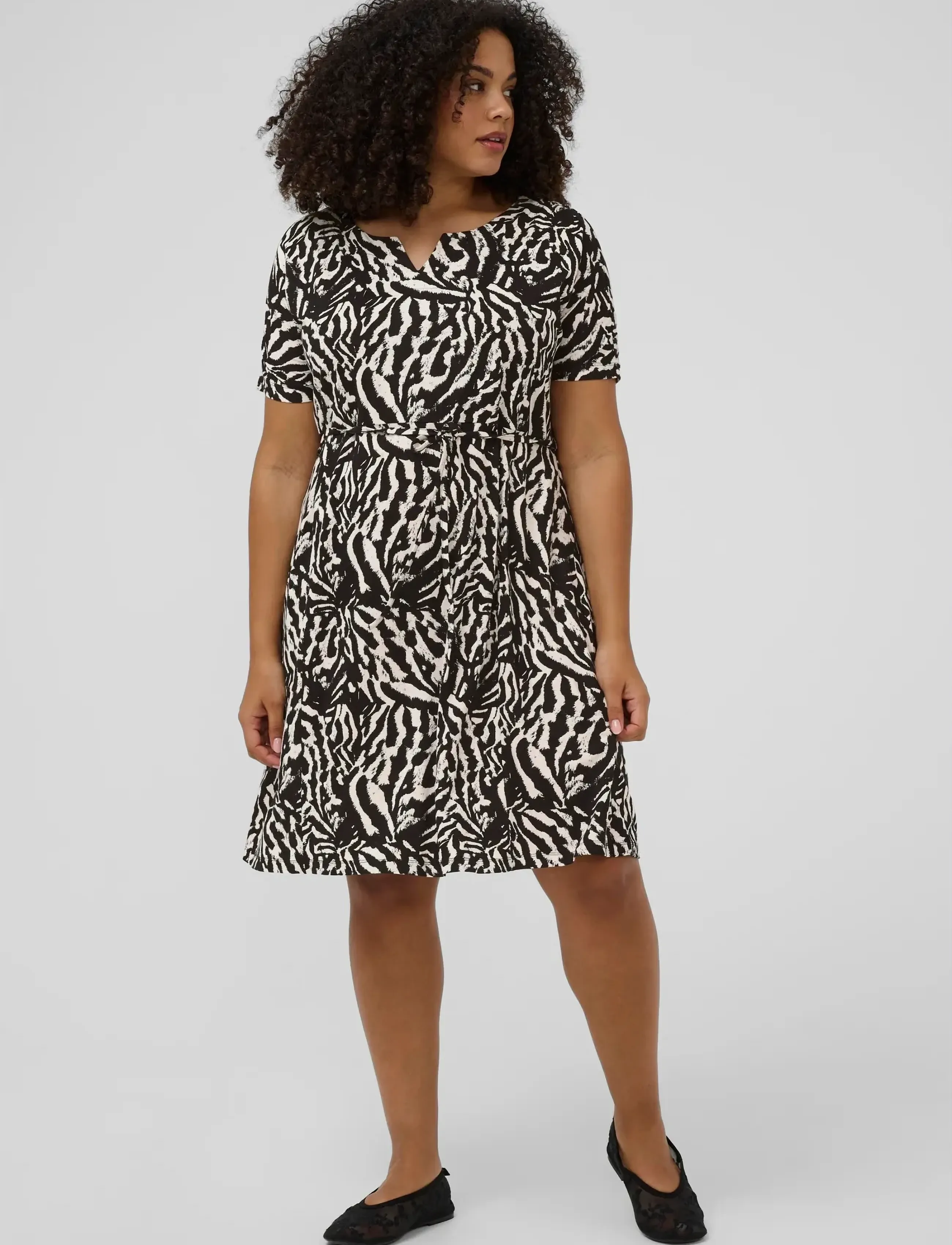 Kaffe Curve - KCmella Jersey Dress - summer dresses - black deep/chalk s animal - 3
