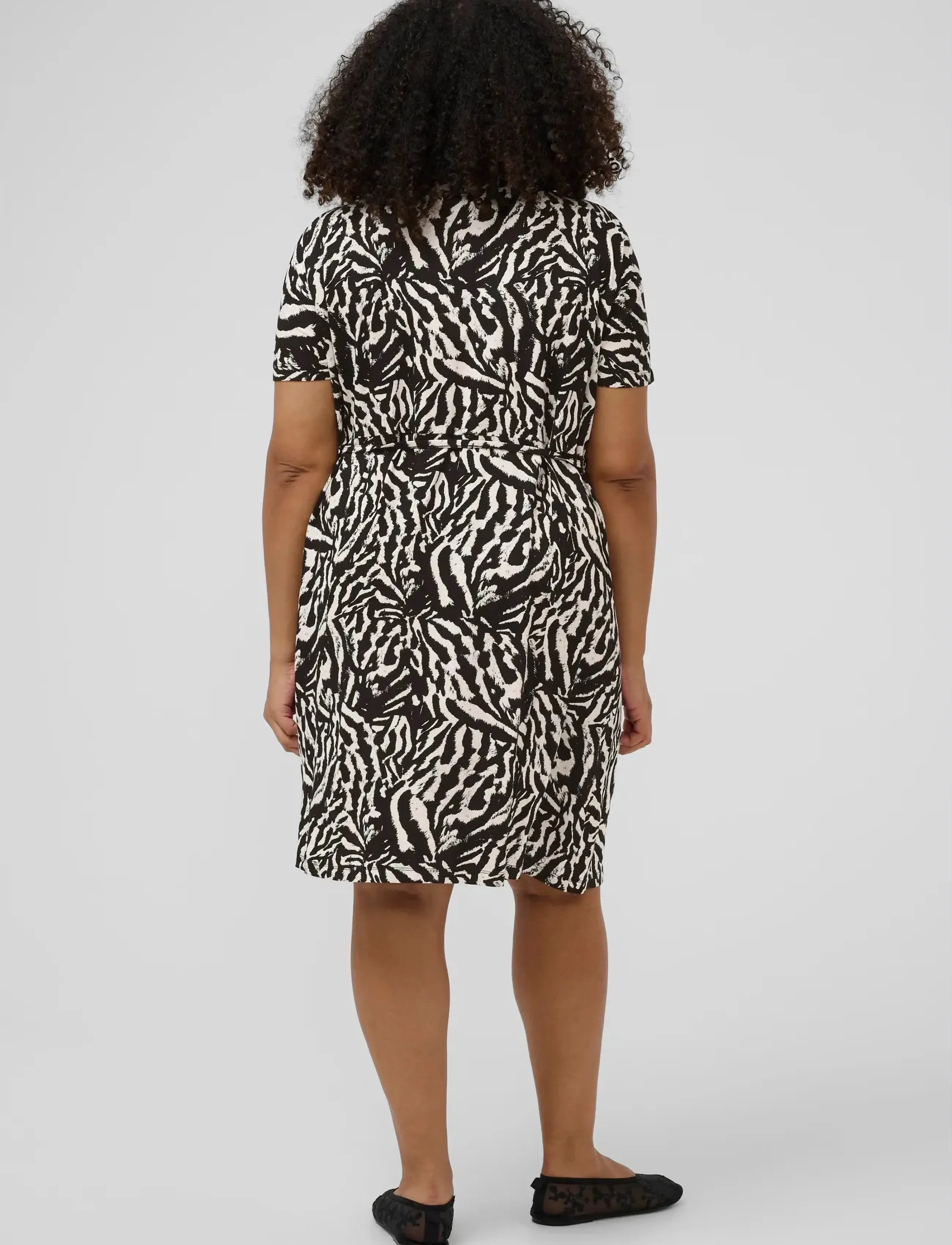 Kaffe Curve - KCmella Jersey Dress - summer dresses - black deep/chalk s animal - 4