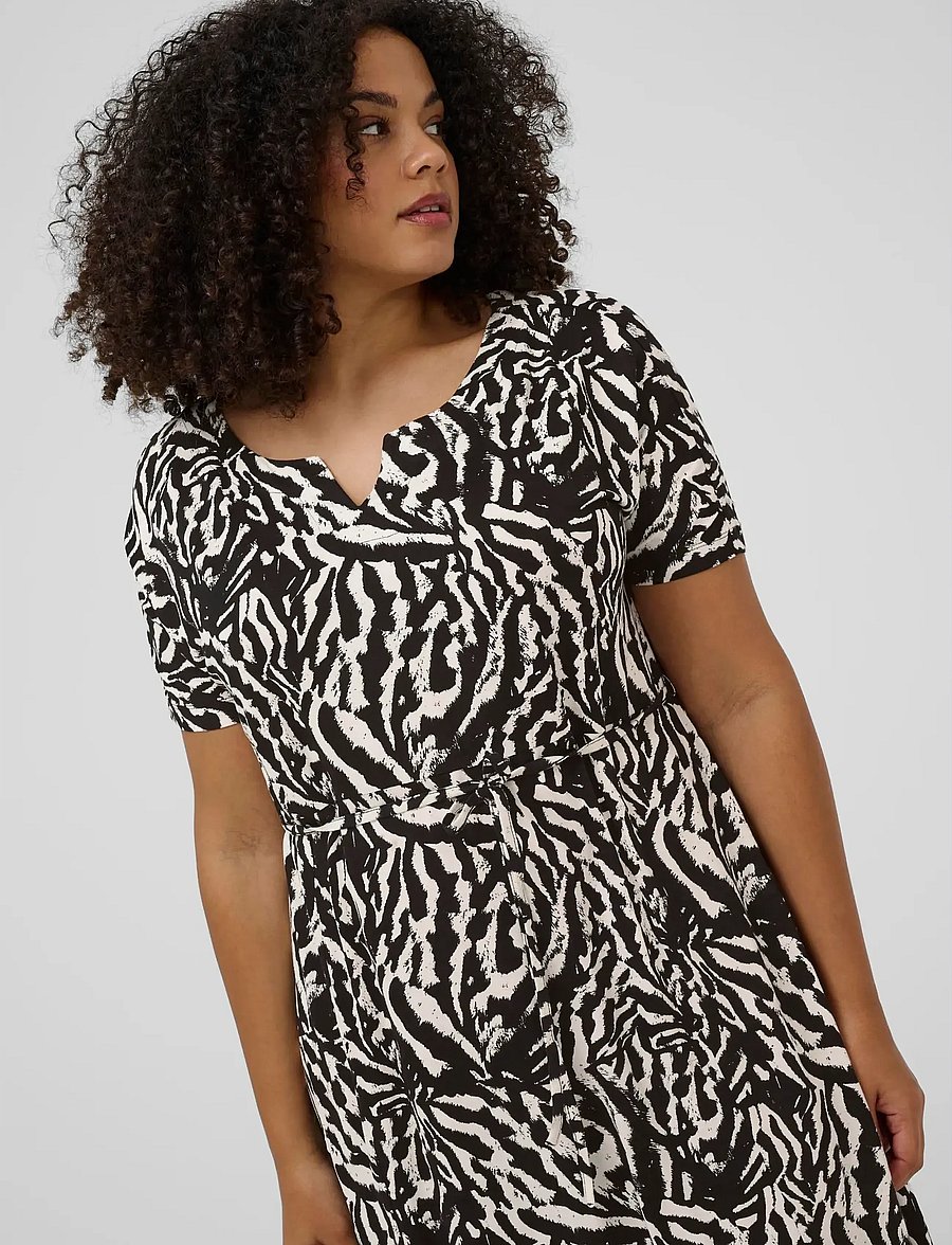 Kaffe Curve - KCmella Jersey Dress - sommerkleider - black deep/chalk s animal - 5