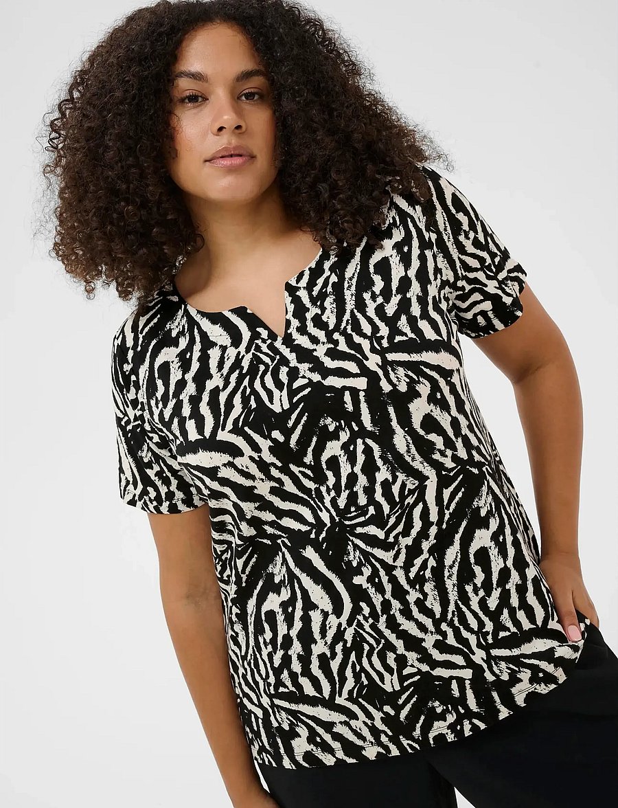Kaffe Curve - KCmella Jersey Blouse - lühikeste varrukatega pluusid - black deep/chalk s animal - 3