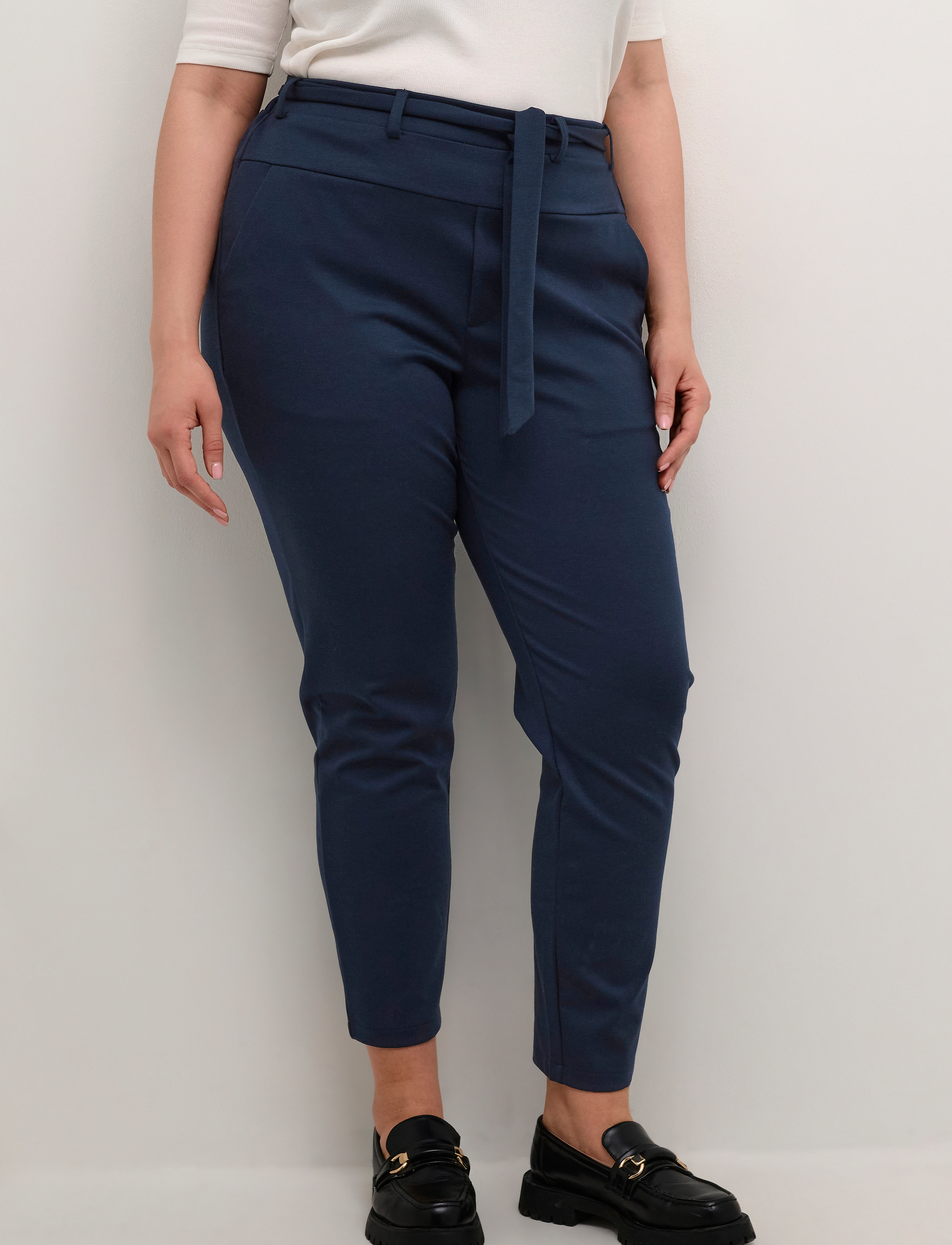 Kaffe Curve Kcjenna Belt Pant, S, Trousers, Marineblau - Joggers, Frauen