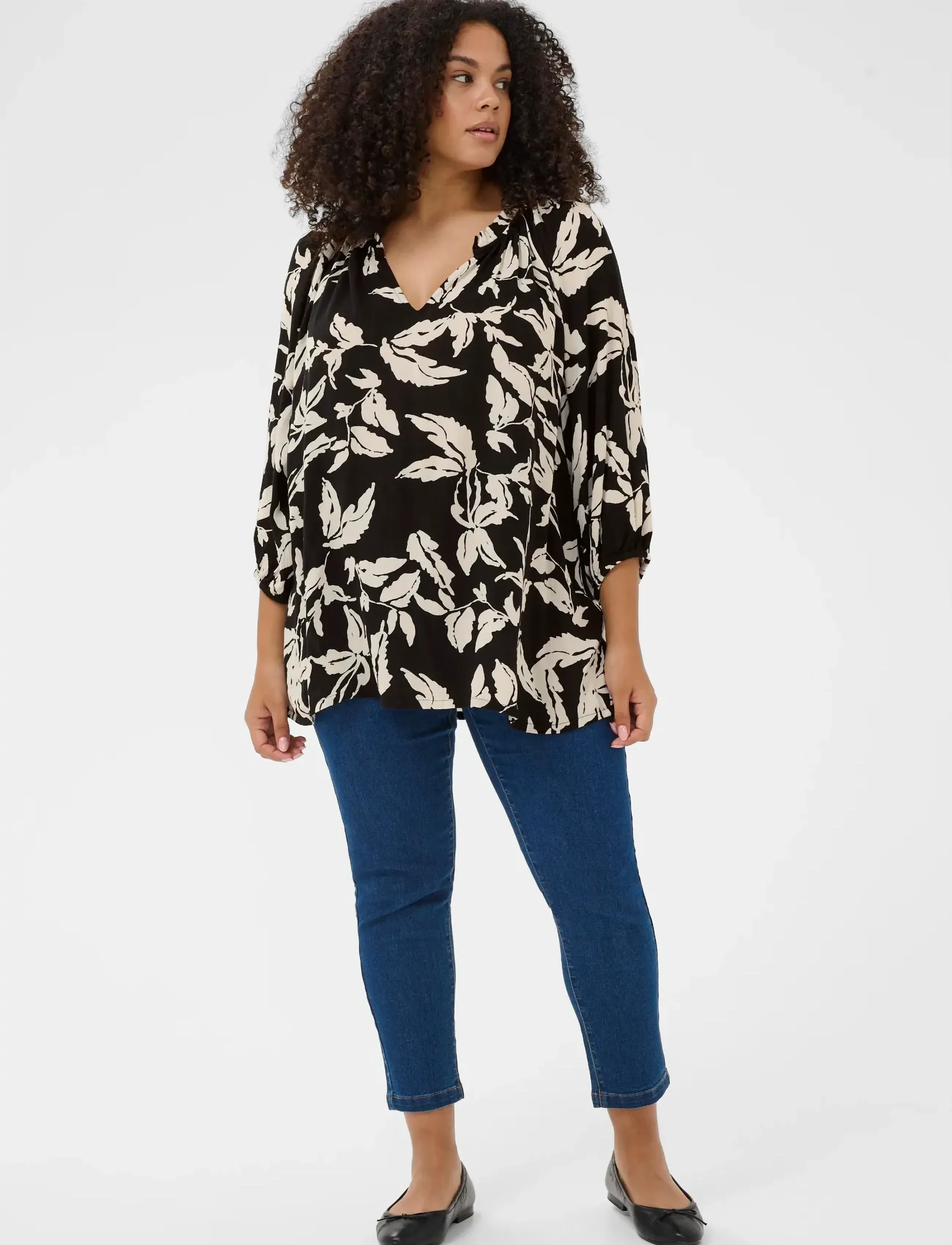 Kaffe Curve KCtrine Ami Blouse - Blouses - BLACK CHALK LEAVES / black