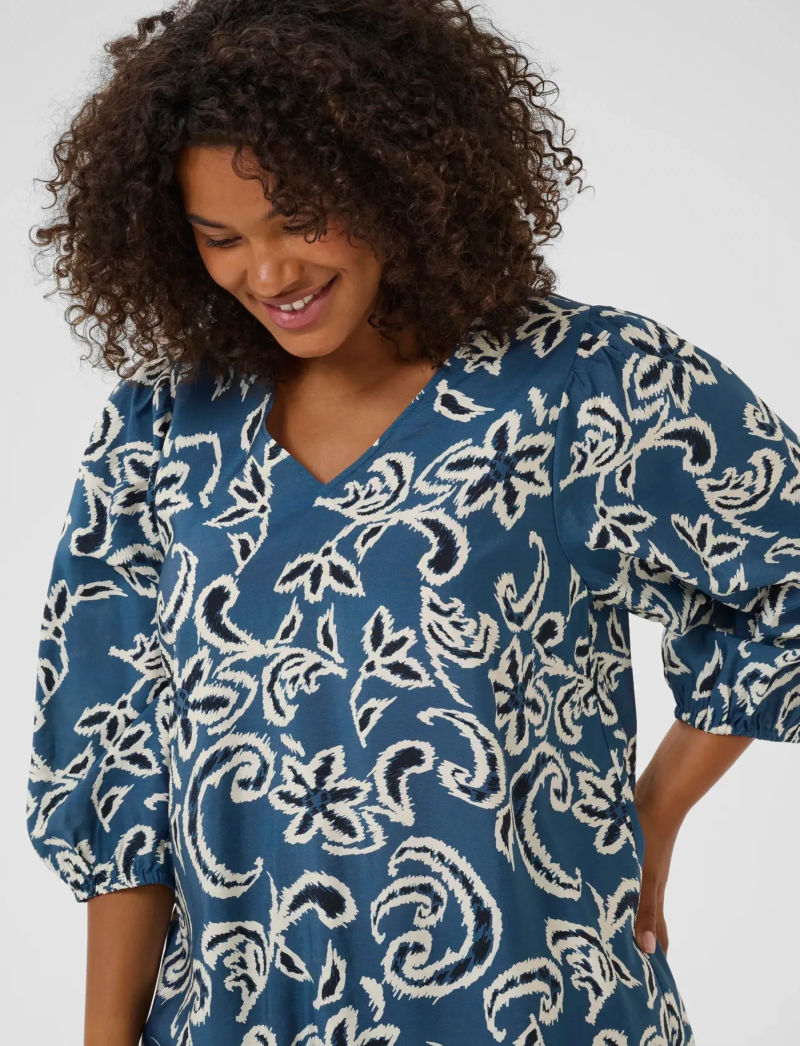 Kaffe Curve - KCmahlia Dress - sommerkjoler - bering sea/white paisley - 4