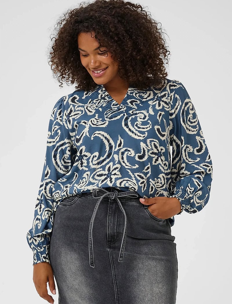 Kaffe Curve - KCmahlia Blouse - langärmlige blusen - bering sea/white paisley - 0