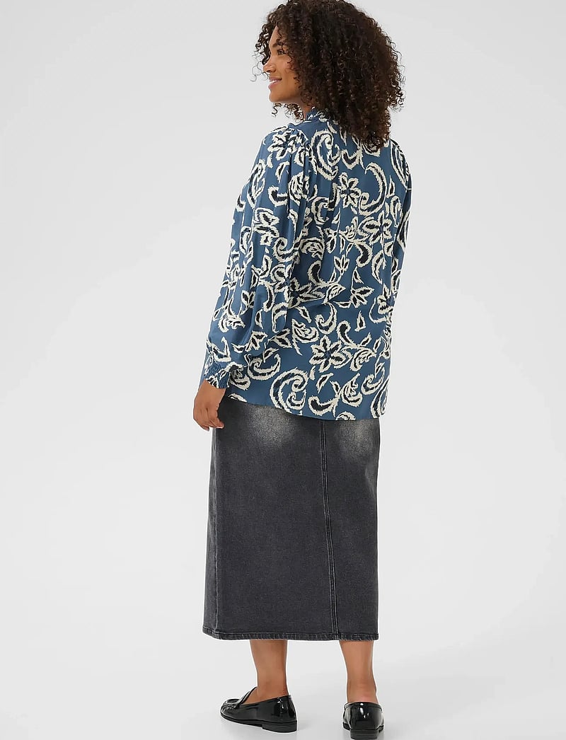 Kaffe Curve - KCmahlia Blouse - langärmlige blusen - bering sea/white paisley - 4
