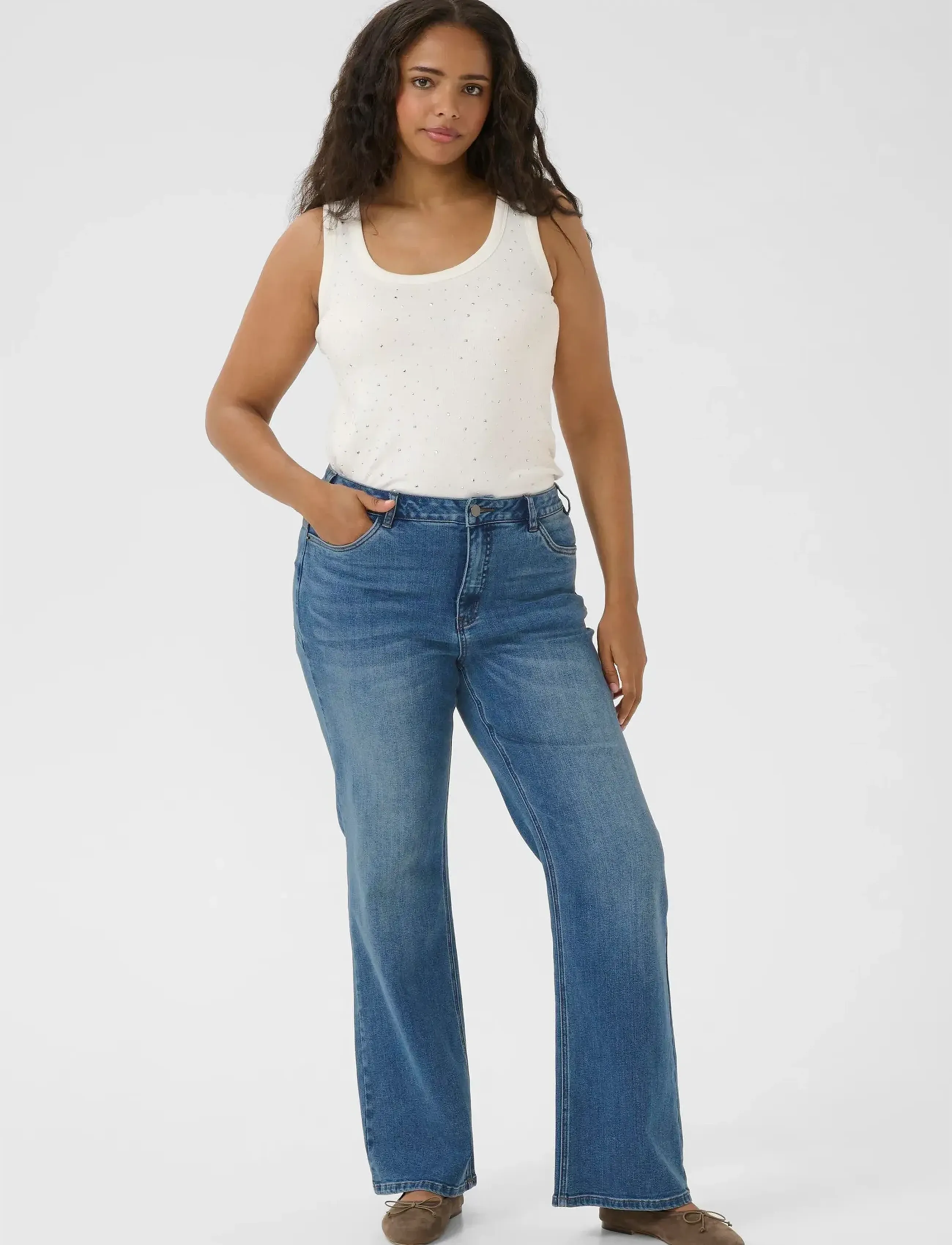 Kaffe Curve - KCflora Flared Full Lenght Jeans - schlaghosen - medium blue denim - 3