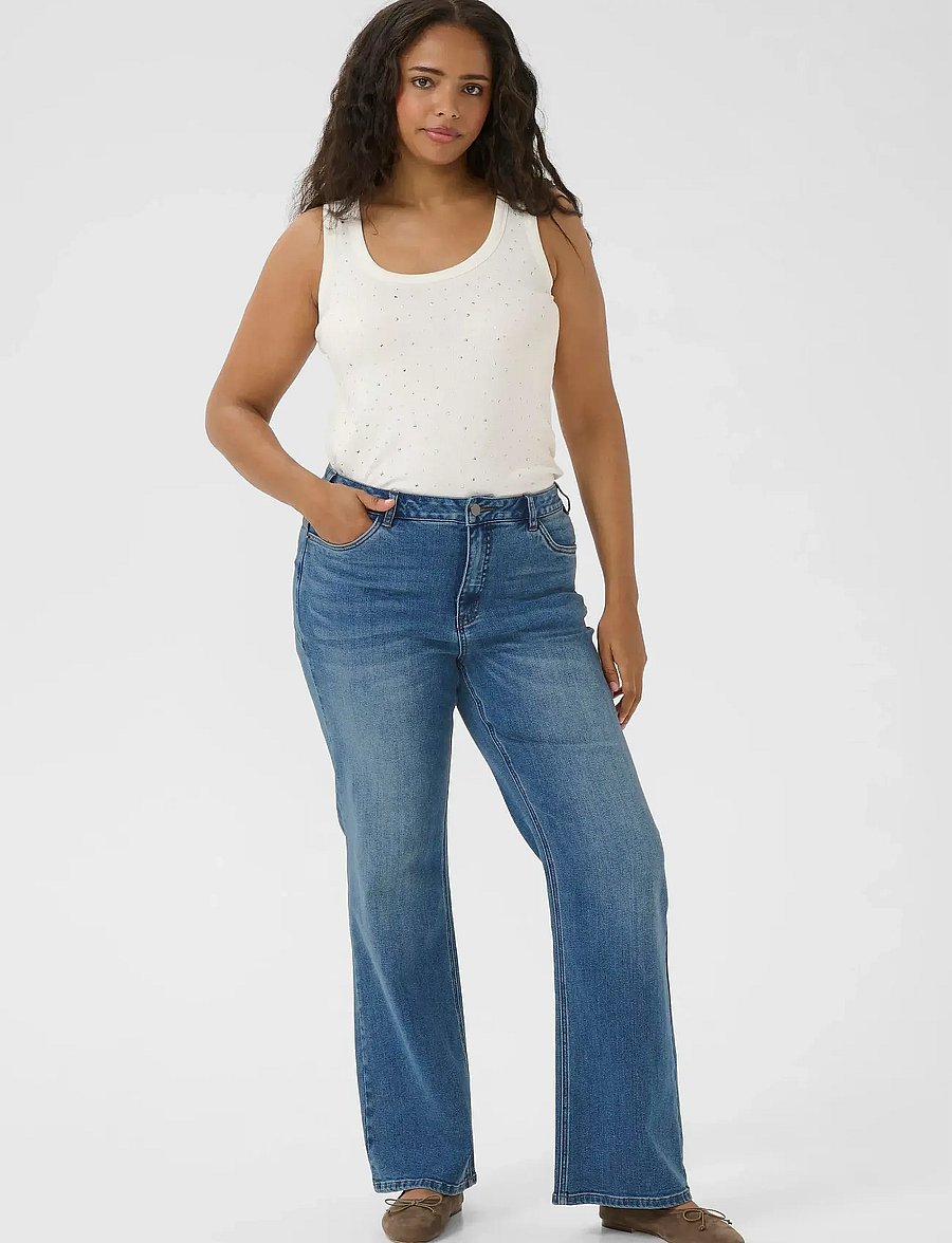 Kaffe Curve - KCflora Flared Full Lenght Jeans - schlaghosen - medium blue denim - 3