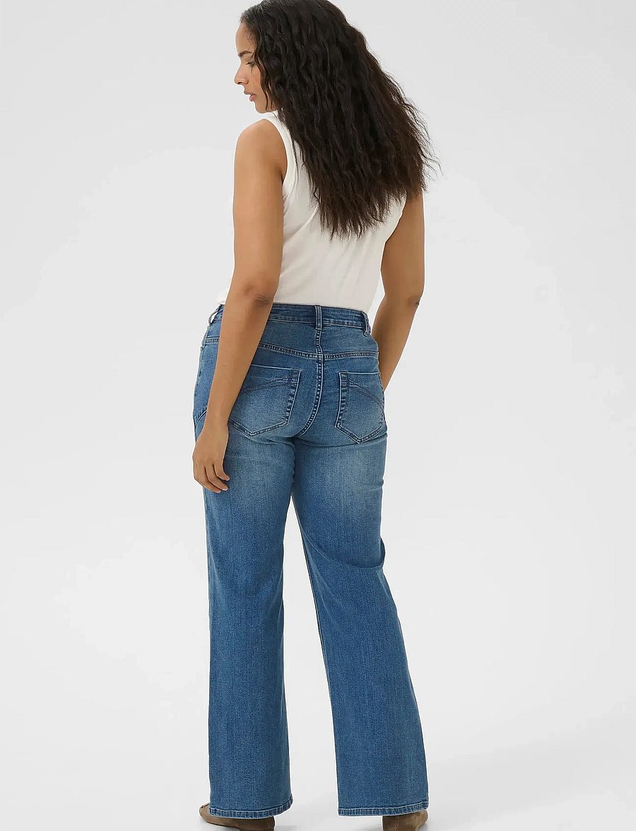 Kaffe Curve - KCflora Flared Full Lenght Jeans - schlaghosen - medium blue denim - 4
