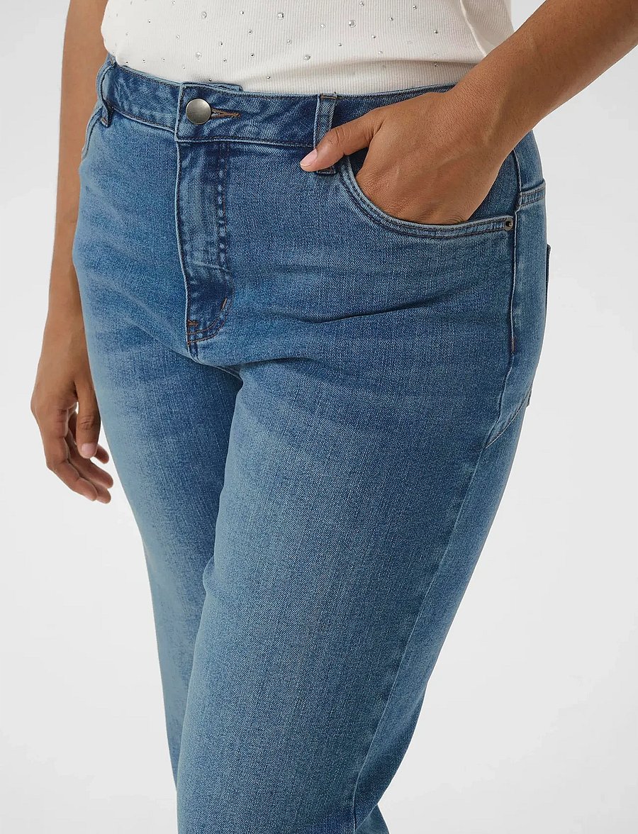 Kaffe Curve - KCflora Flared Full Lenght Jeans - schlaghosen - medium blue denim - 5