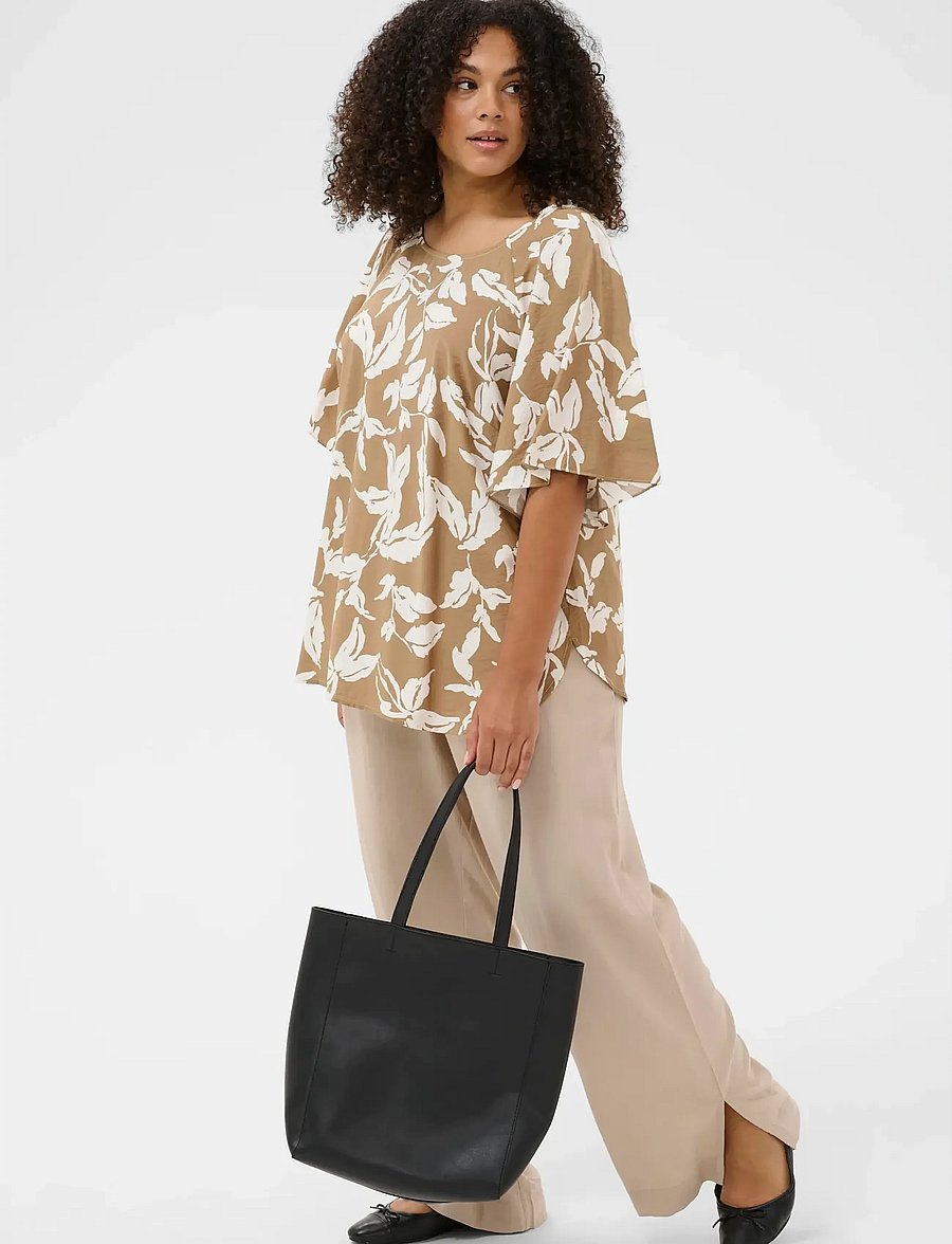 Kaffe Curve - KCmarla Blouse - kurzärmelige blusen - oak chalk leafs - 3