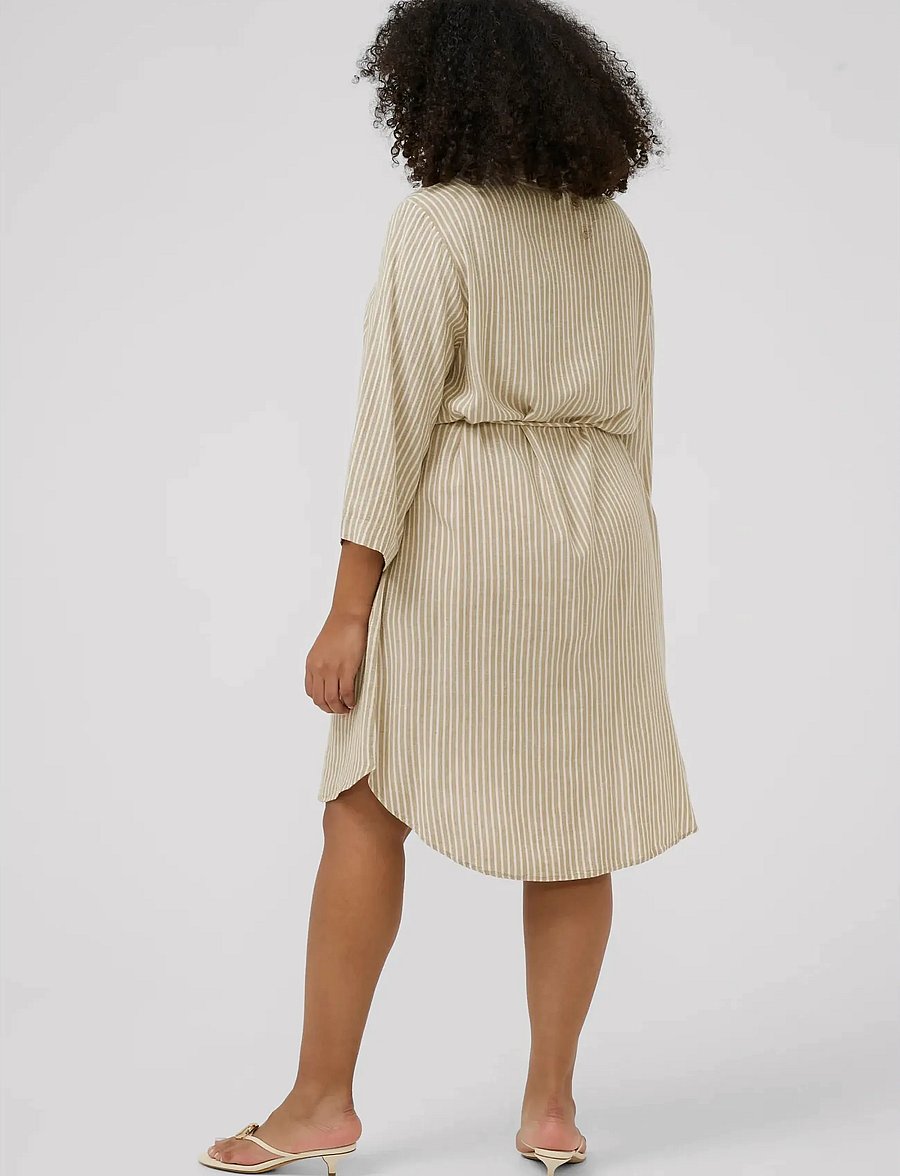 Kaffe Curve - KCmille Short Shirt Dress - sommarklänningar - chinchilla/chalk stripe - 3
