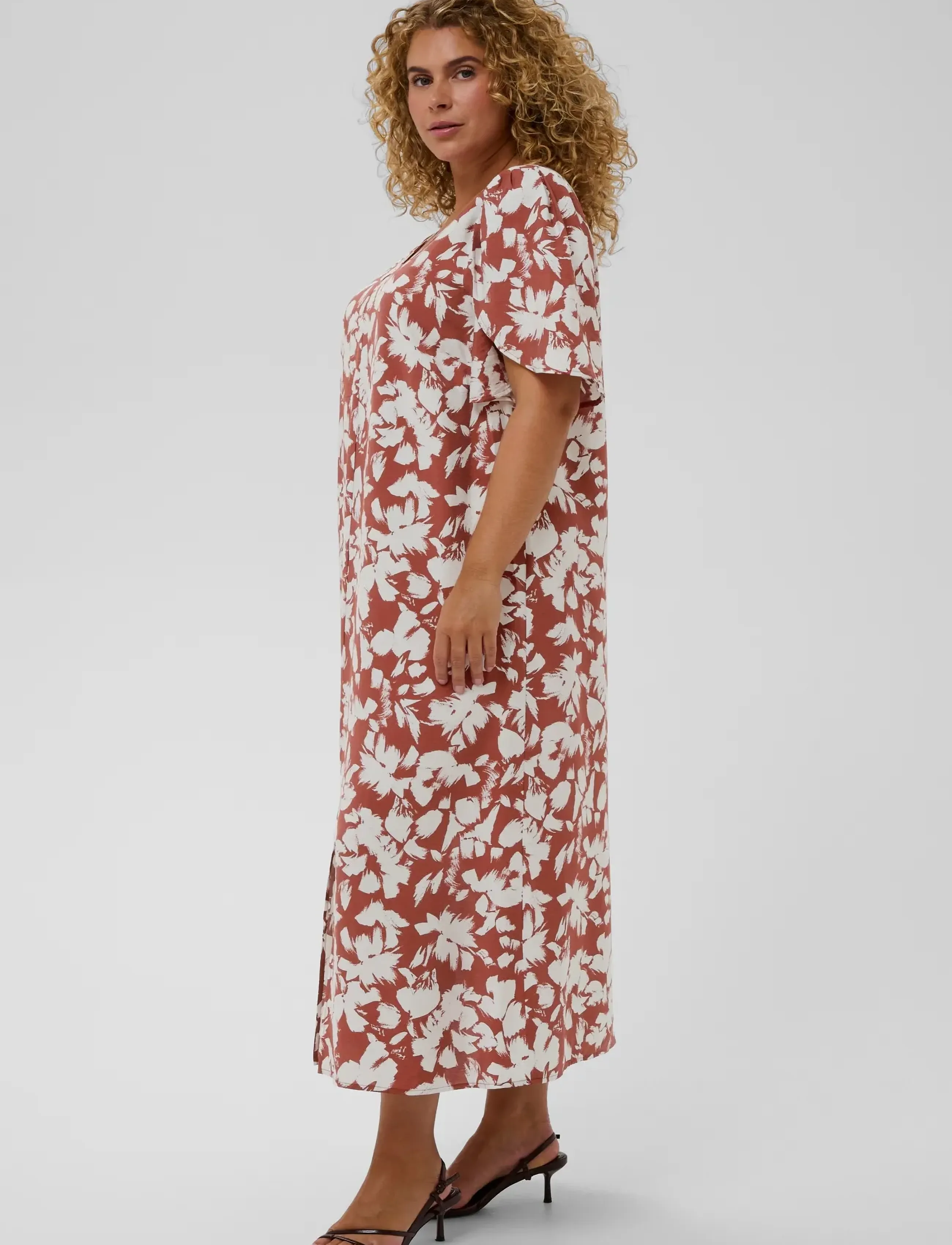 Kaffe Curve KCevia Dress - Summer Dresses - HENNA CHALK FLOWER / brown