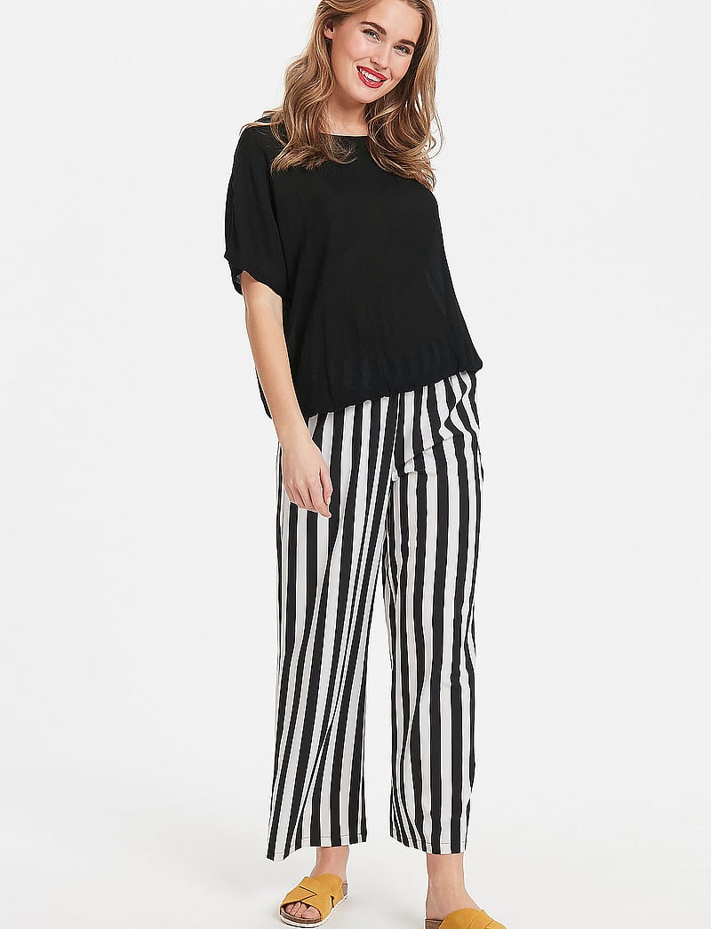 Kaffe - KAamber Stanley - kortærmede bluser - black deep - 3