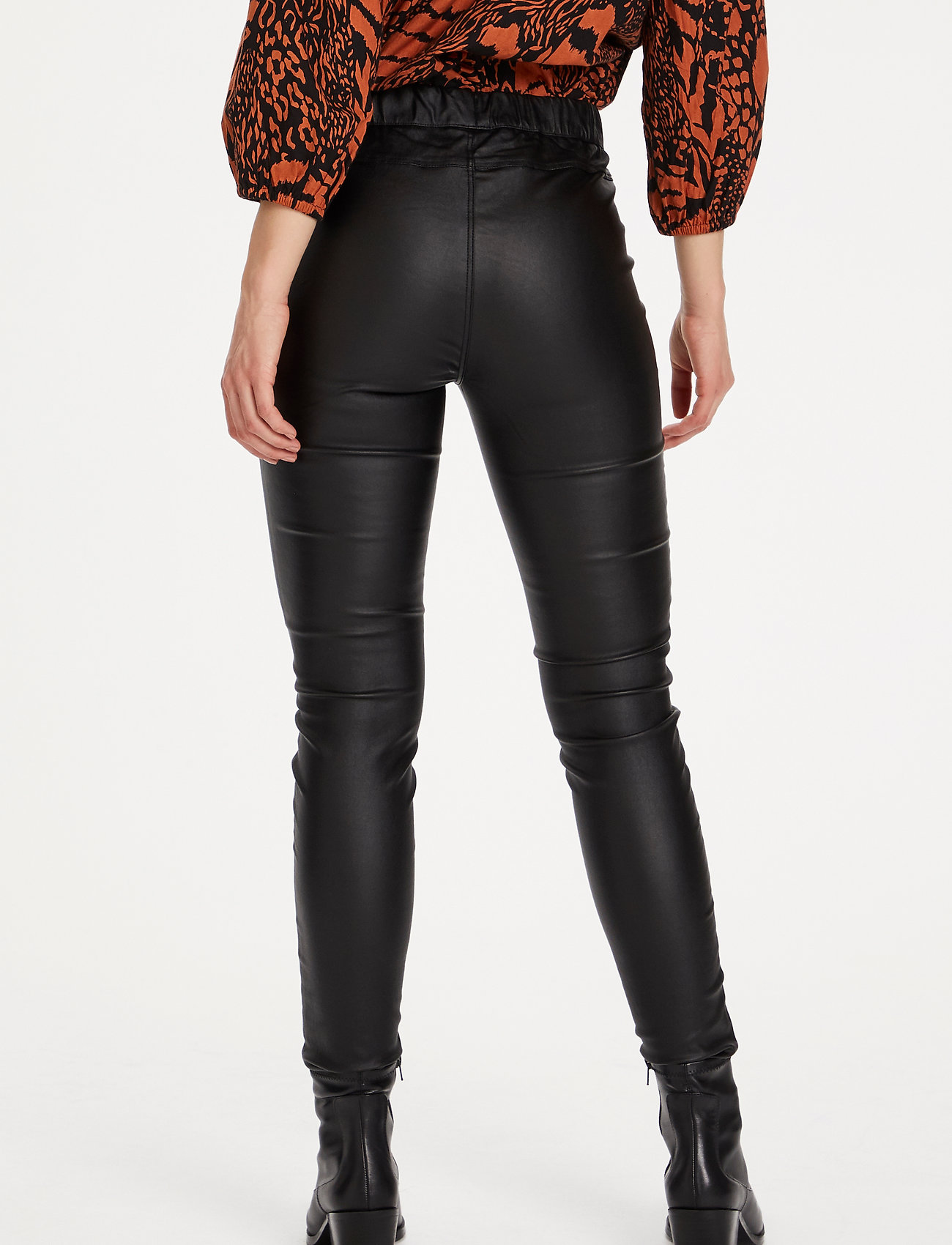 Kaffe Ada Coated Jeggings leggings dam – bild 3